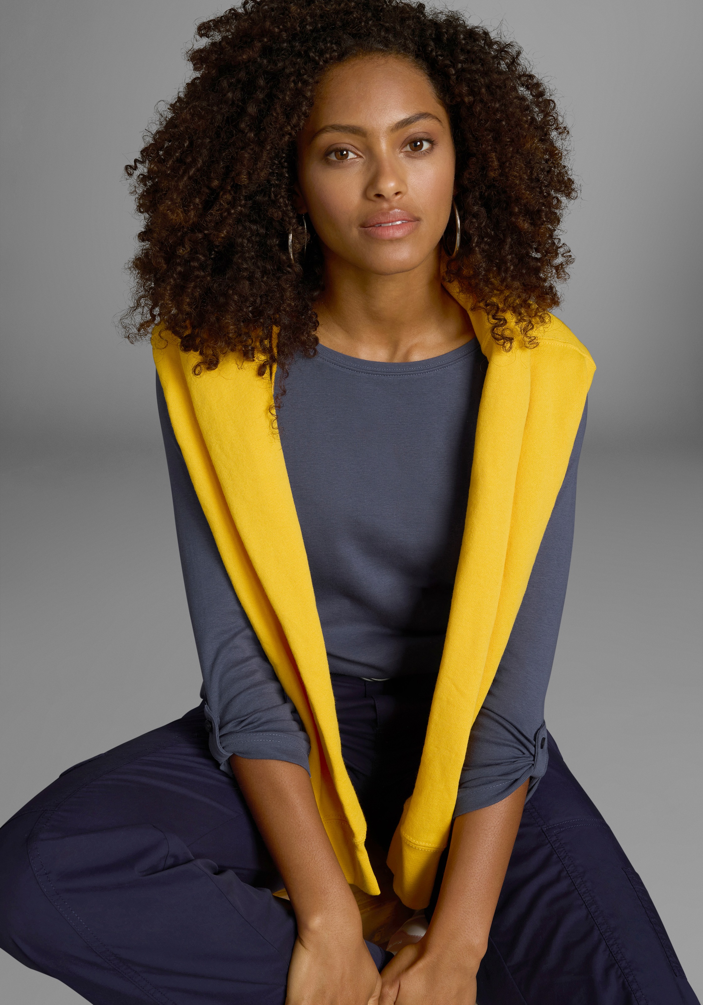 KangaROOS Langarmshirt mit Krempelärmeln,  sehr figurbetont,  aus Rippware