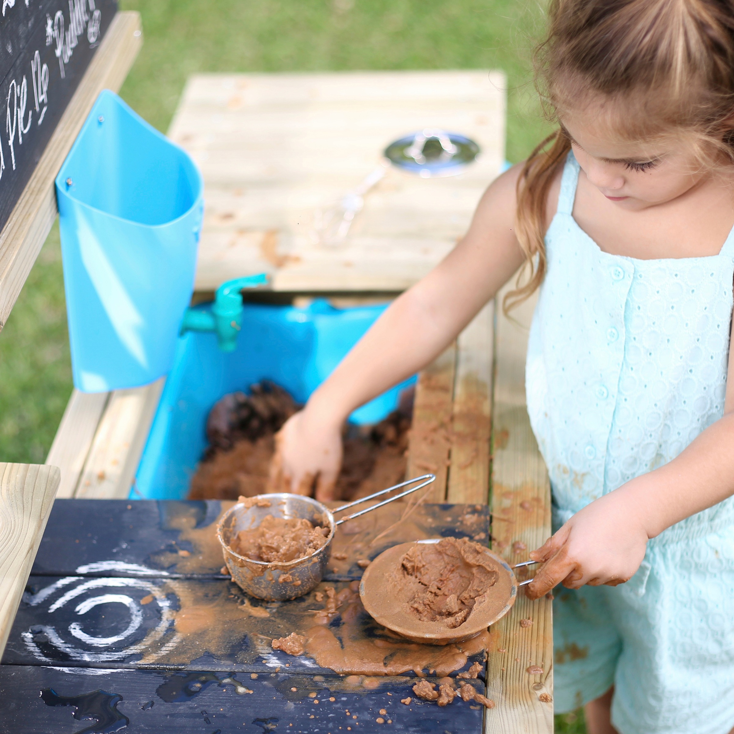 TP Toys Outdoor-Spielküche »Deluxe«, mit Zubehör 40x136x96 cm