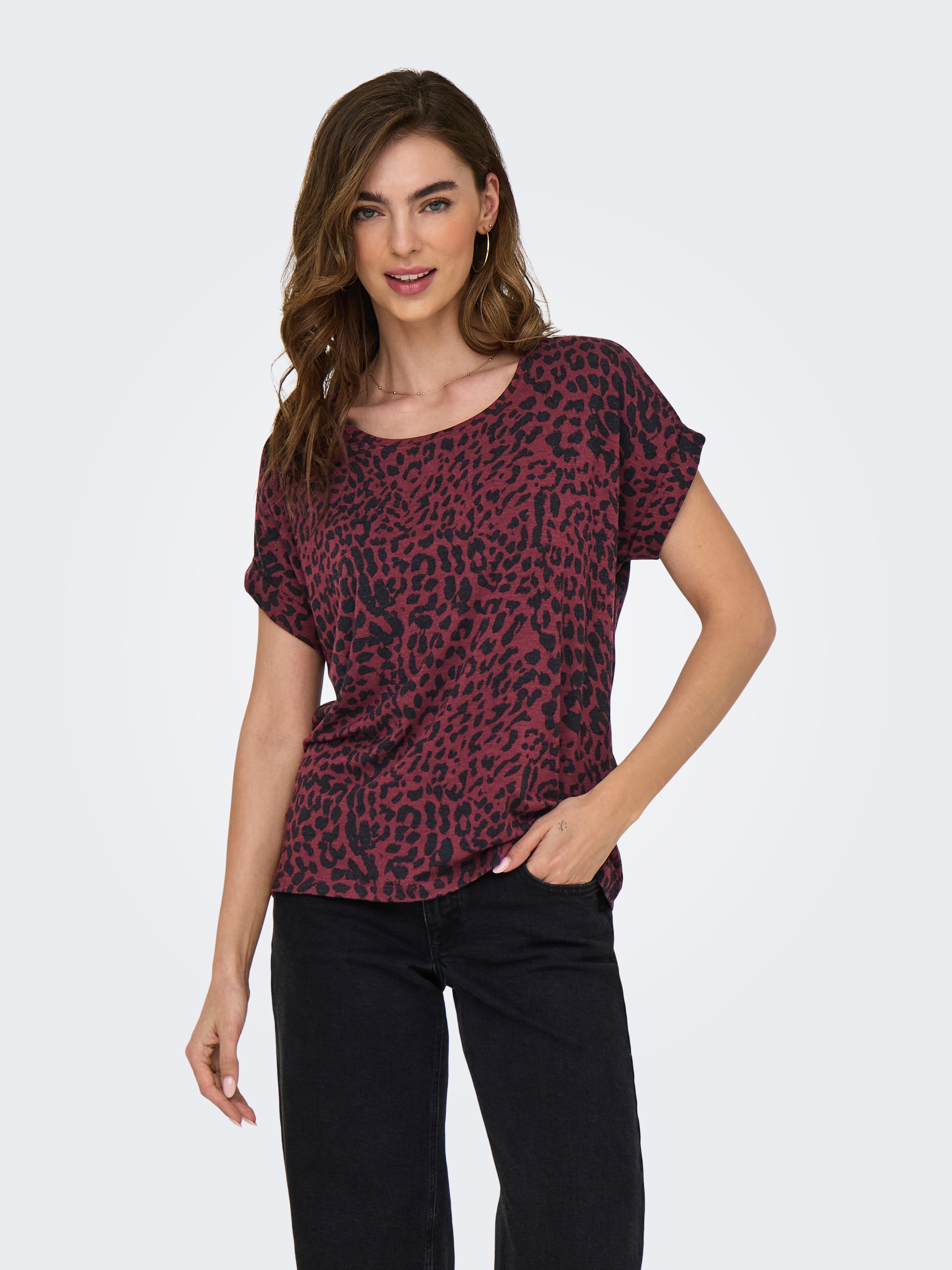 ONLY Kurzarmshirt »ONLMOSTER – Shirt mit Animal-Print und lockerem Schnitt« animal-print, modisch, loose fit, Viskosemischung, Rundhals