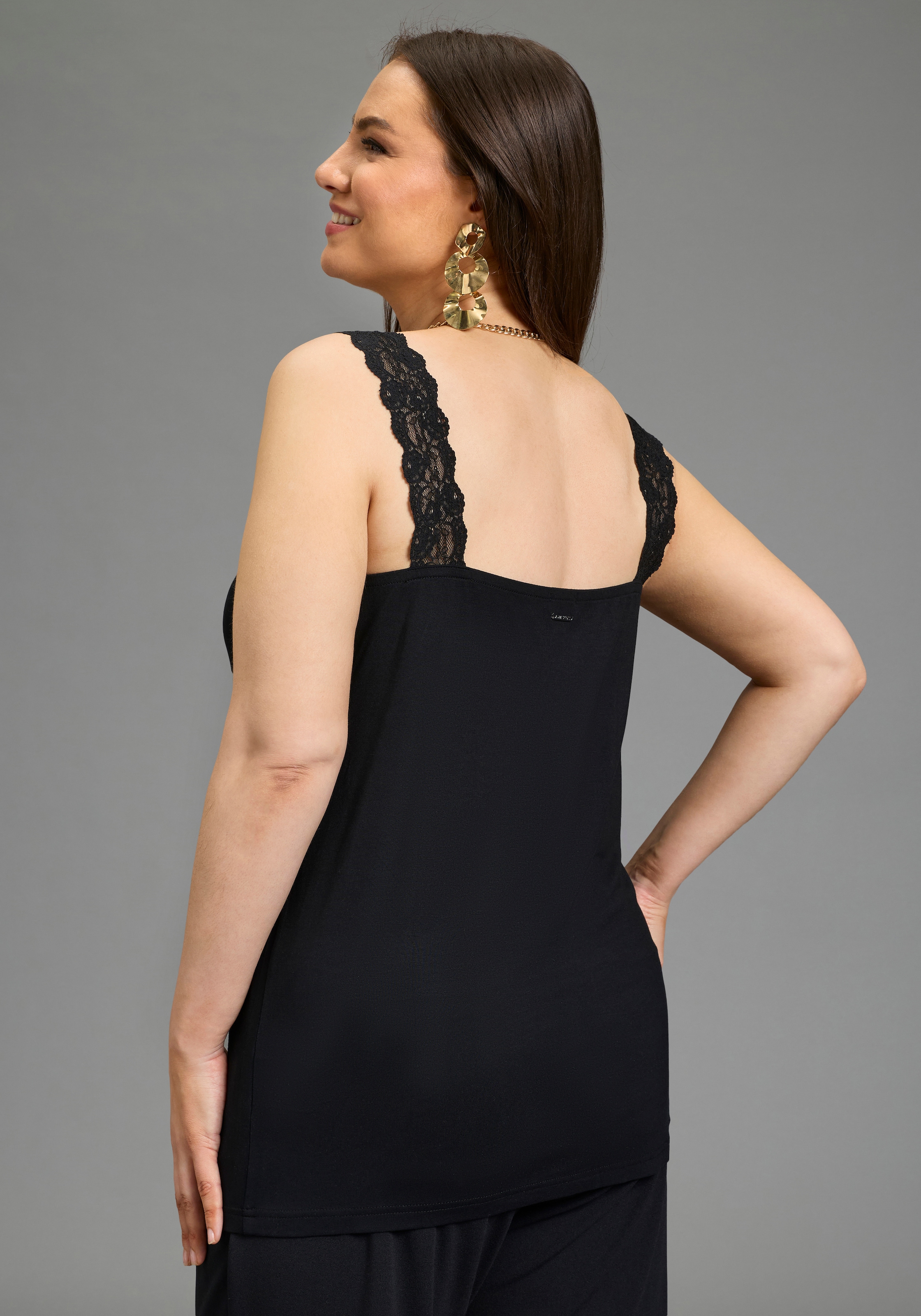 Laura Scott CURVE Tanktop figurnahe Schnittform mit V-Ausschnitt und Spitze