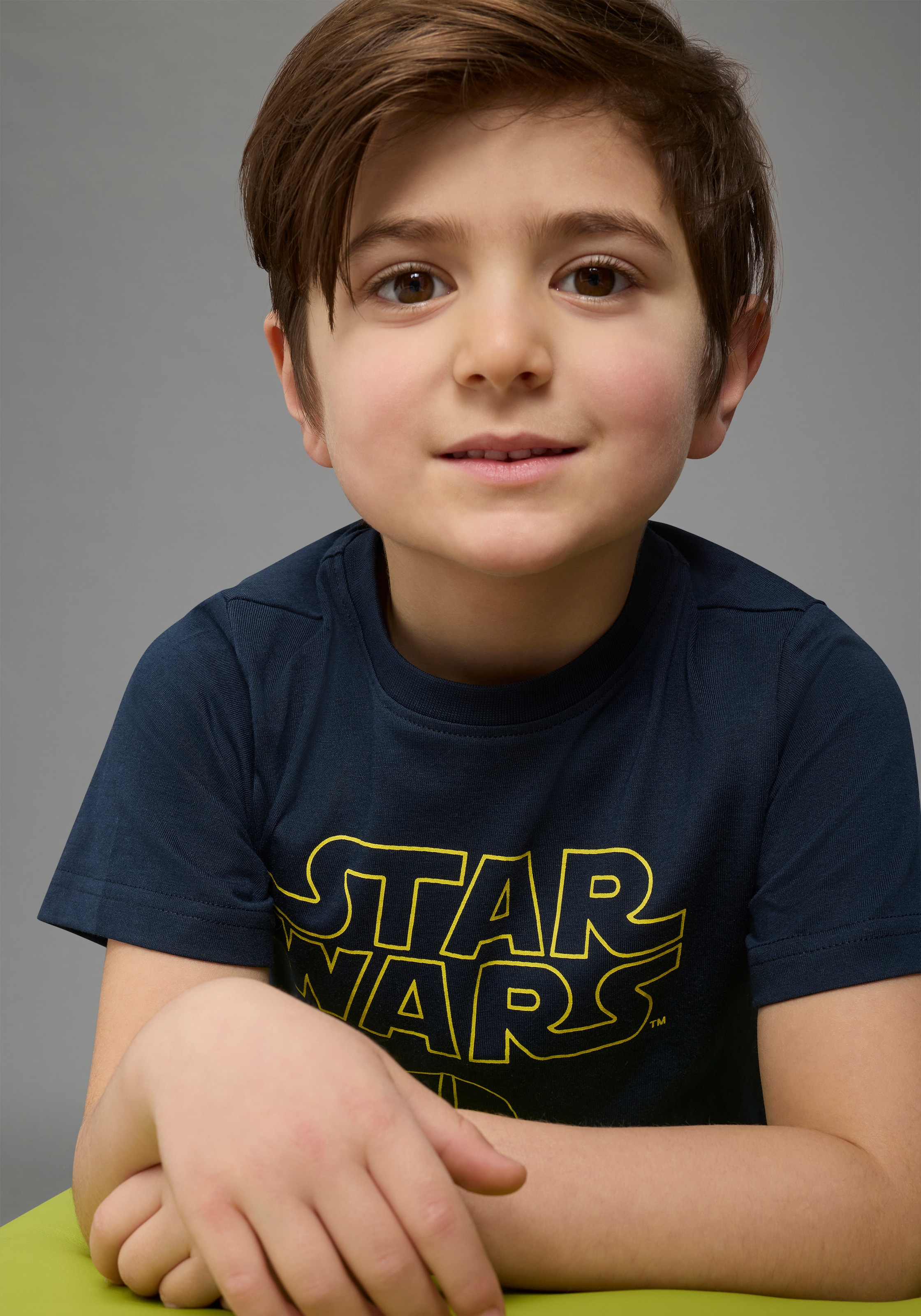 KIDSWORLD T-Shirt »STAR WARS: DARTH VADER - Disney Shirt« DARTH VADER Shirt. Kurzarm, mit modischem Druck, aus Baumwolle