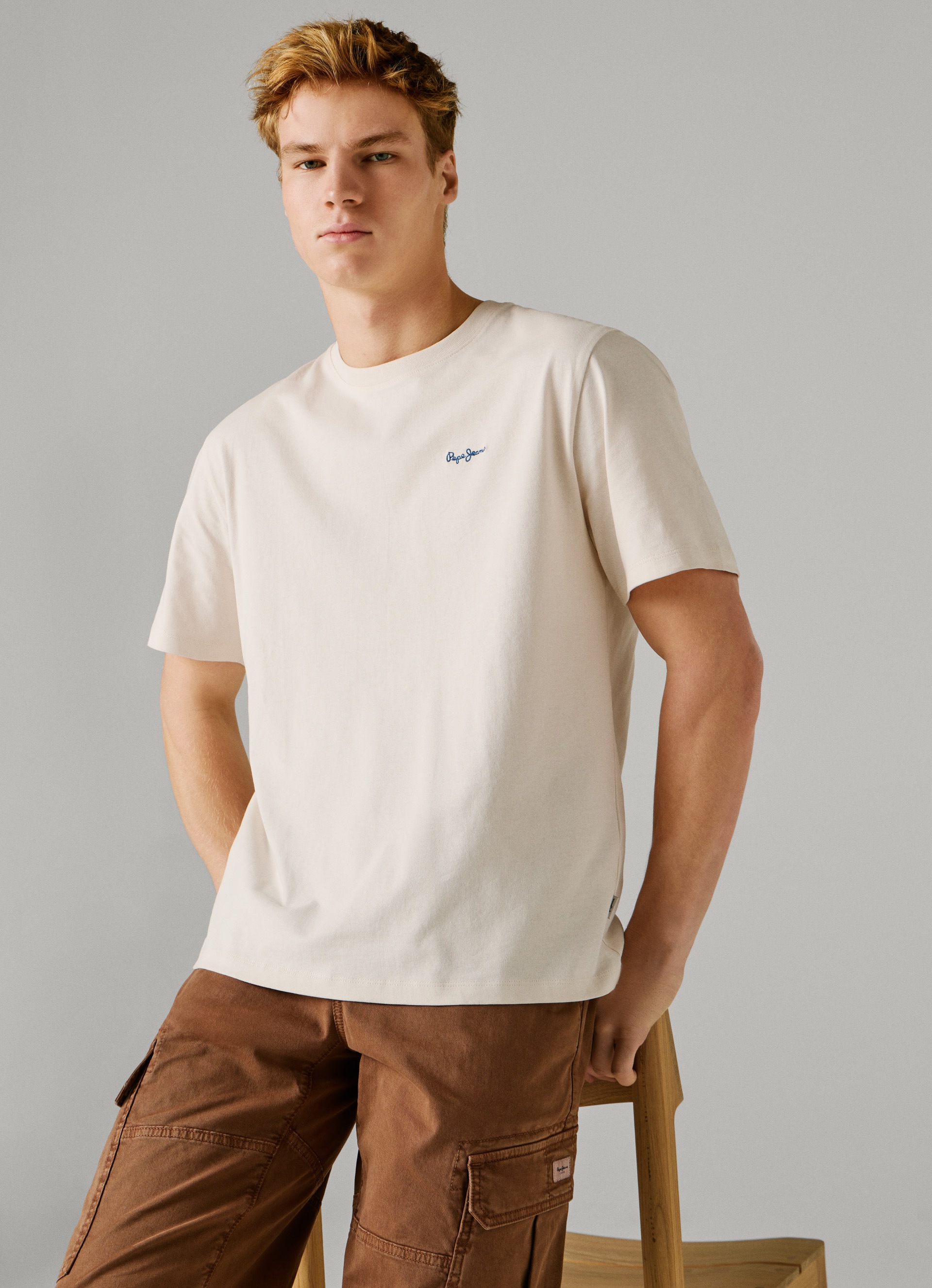 Pepe Jeans T-Shirt »CONTRAST CONNOR« mit Rundhals und gesticktem Logo