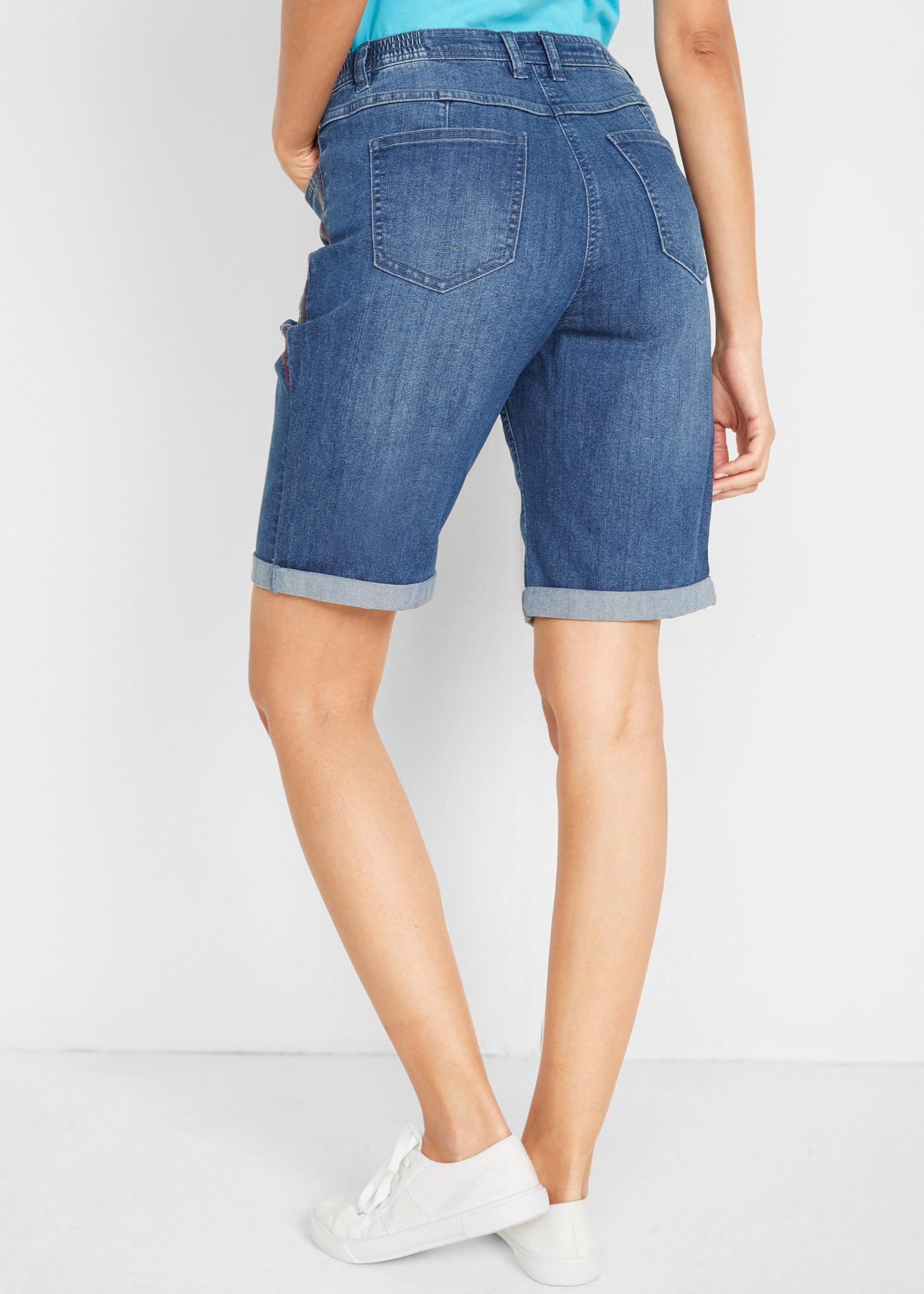 bonprix Bermudas  aus Baumwolle, Polyester und Elasthan, regular fit, mit Stickerei