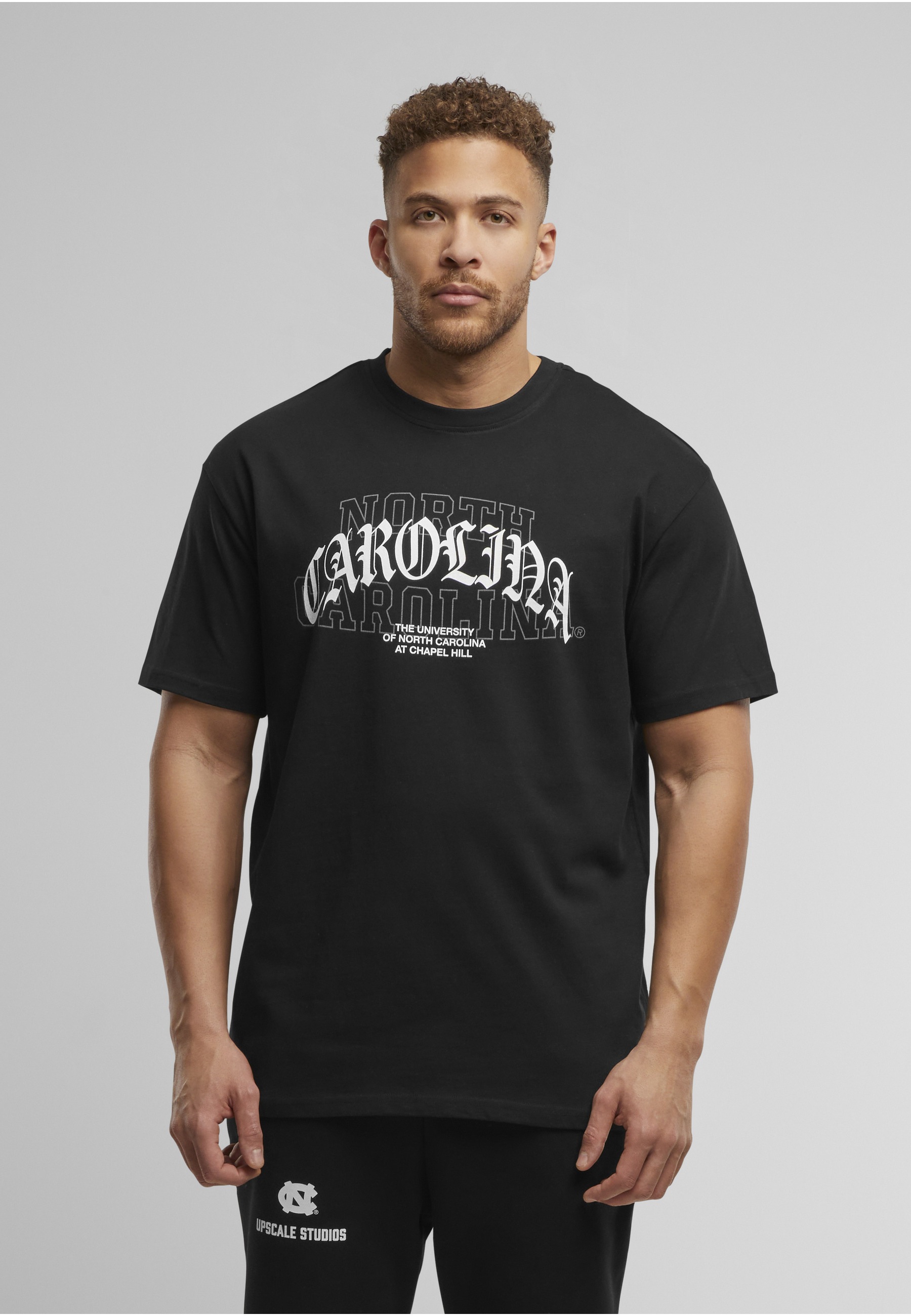 Upscale by Mister Tee T-Shirt »Upscale by Mister Tee North Carolina Laces Logo Oversize Tee« 1 Stk.