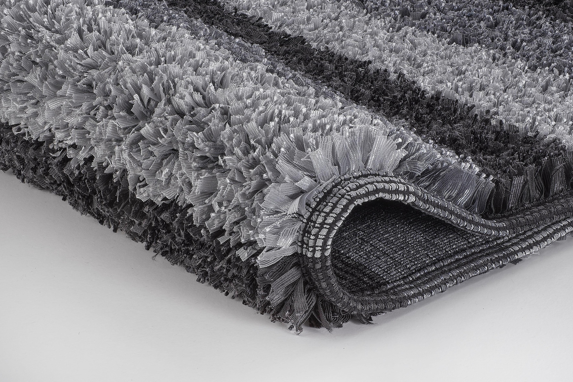 Kleine Wolke Badematte »Lounge«, rutschhemmend beschichtet, fußbodenheizungsgeeignet, Badteppich, Fransenflor, gestreift, leichter Glanzeffekt, waschbar