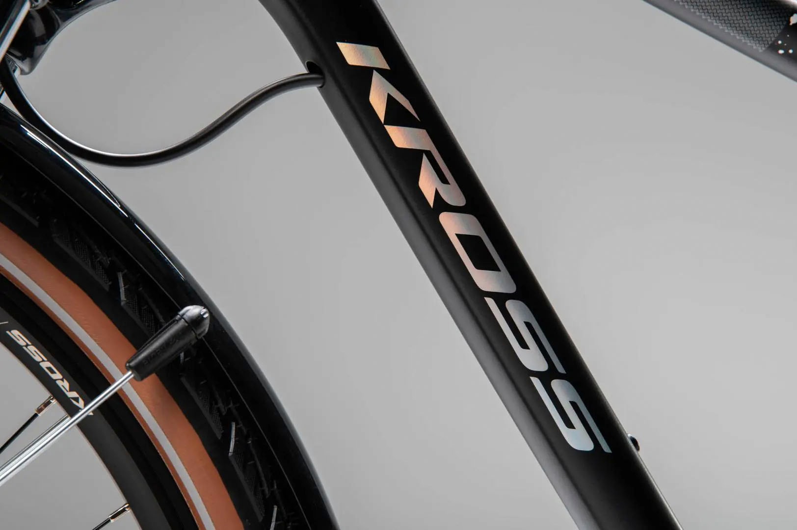 Kross Trekkingrad »KROSS Trekkingrad 28" Trans 5.0 ULT.RA  schwarz 18 Gänge« 18 Gang Shimano CUES U3020 Schaltwerk Kettenschaltung