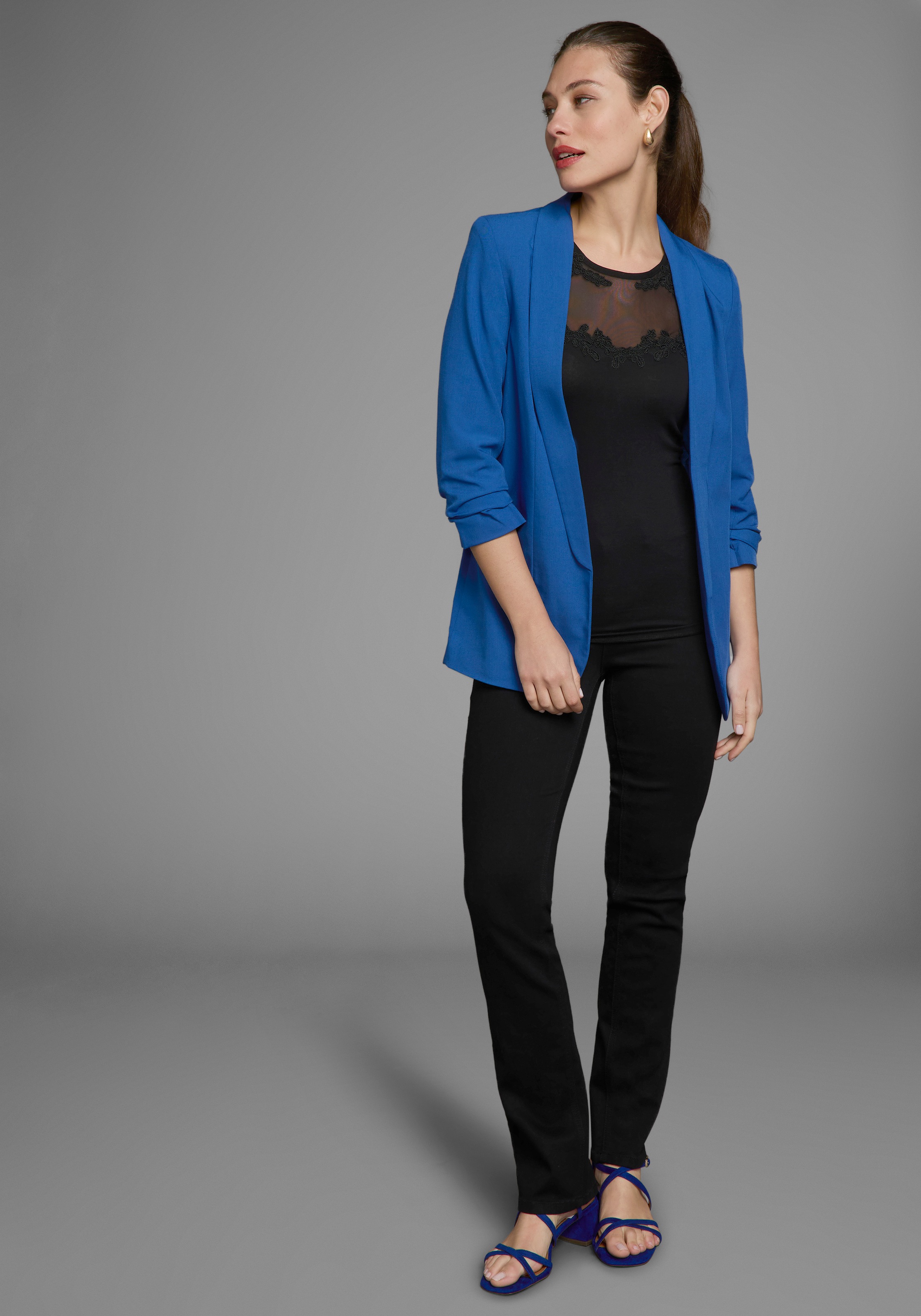Melrose Rundhalsshirt, Kurzarm, sehr figurbetont, femininer Stil