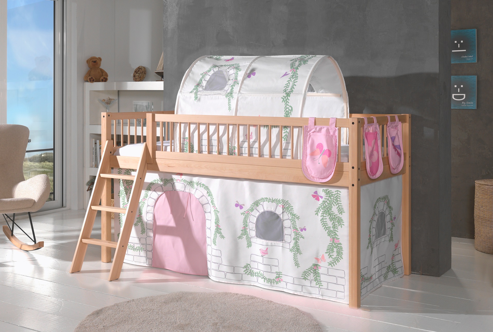 Vipack Spielbett »Forrest, Absturzschutz mit Sprossen-Optik, Pfostenstärken ca. 50x50mm« Buche natur lackiert, stabil und hochwertig gebaut, inkl. Lattenrost,  90/200 cm, Spielbereich unter dem Bett, 2 Textil-Set´s zur Wahl