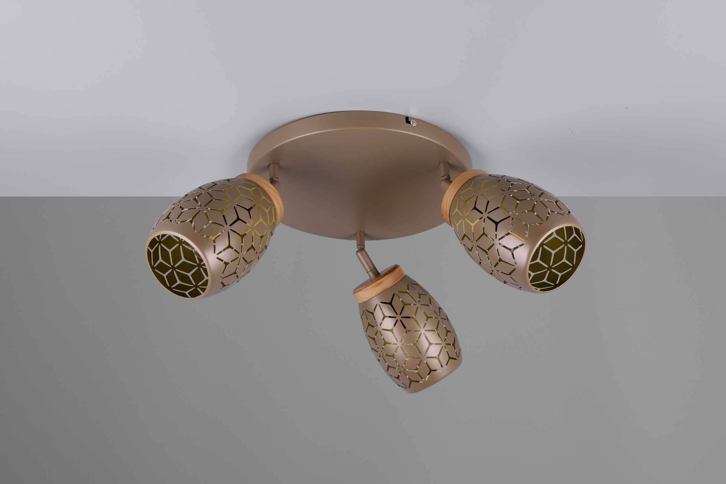 REALITY Leuchten Deckenleuchte »BIDAR, Deckenlampe mit 3 schwenkbaren Spots, exkl 3x E14 max 10W«, 3 flammig, Leuchtmittel E14 | Leuchtmittel wechselbar, Metall-Lampenschirm mit Lasercut Muster und Holz-Dekoelement Ø 58cm