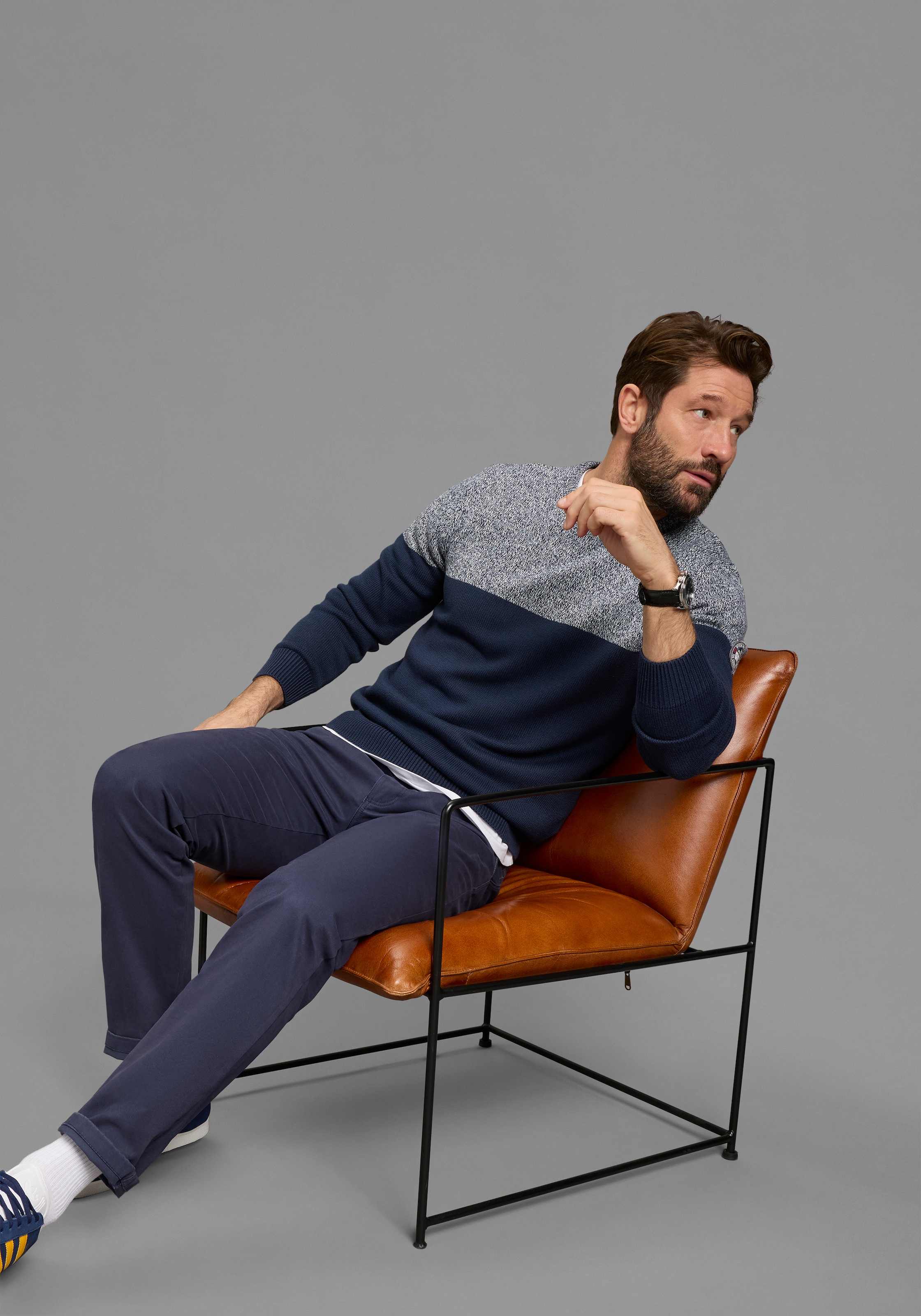 Man's World Rundhalspullover »Neue Kollektion! Highlight melierter Look« aus Strick, mit Rundhalsausschnitt, reguläre Passform, mit Langarm