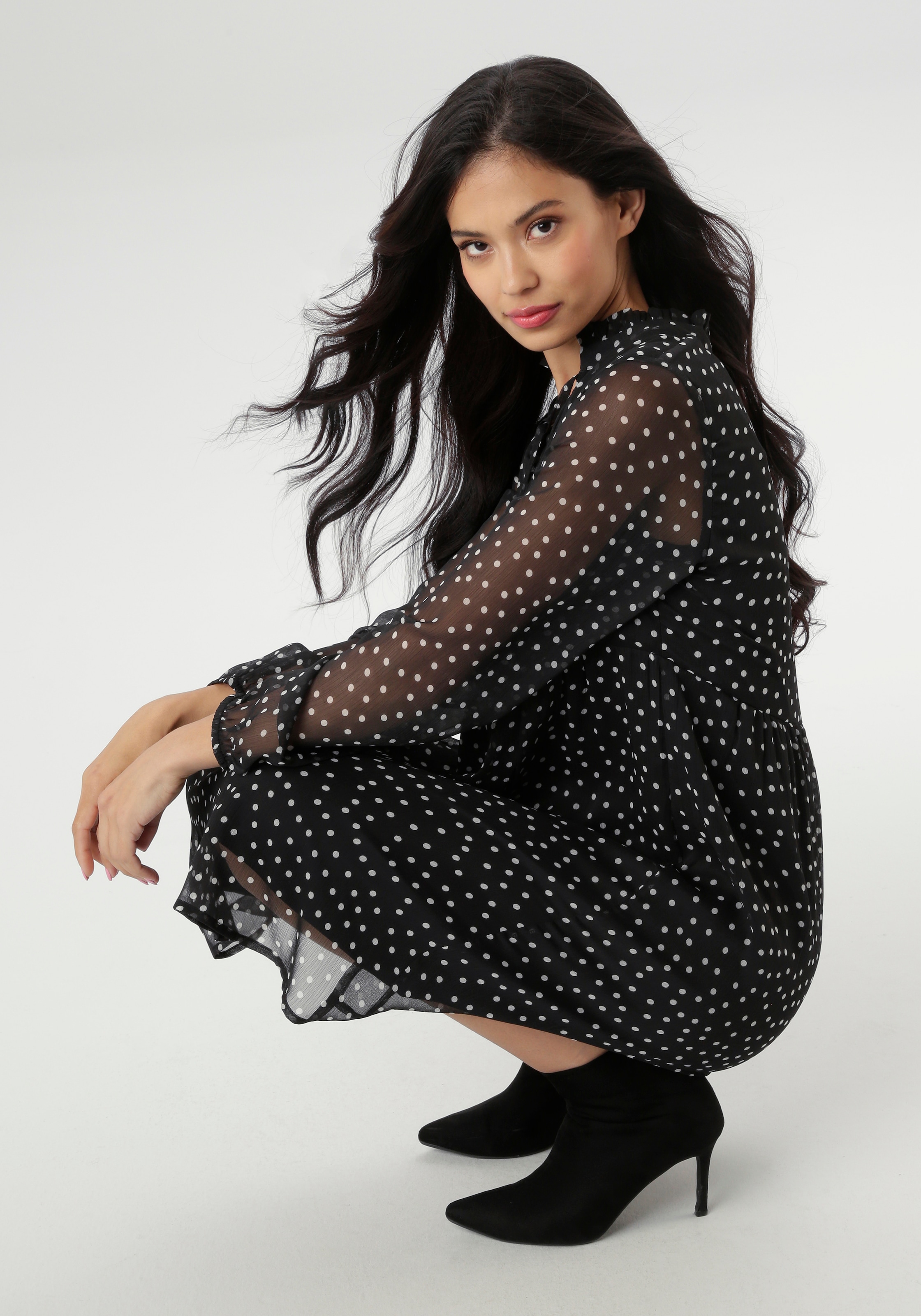 Aniston SELECTED Chiffonkleid, Mit kleinen Rüschen am Stehkragen und Bindebänder - NEUE KOLLEKTION