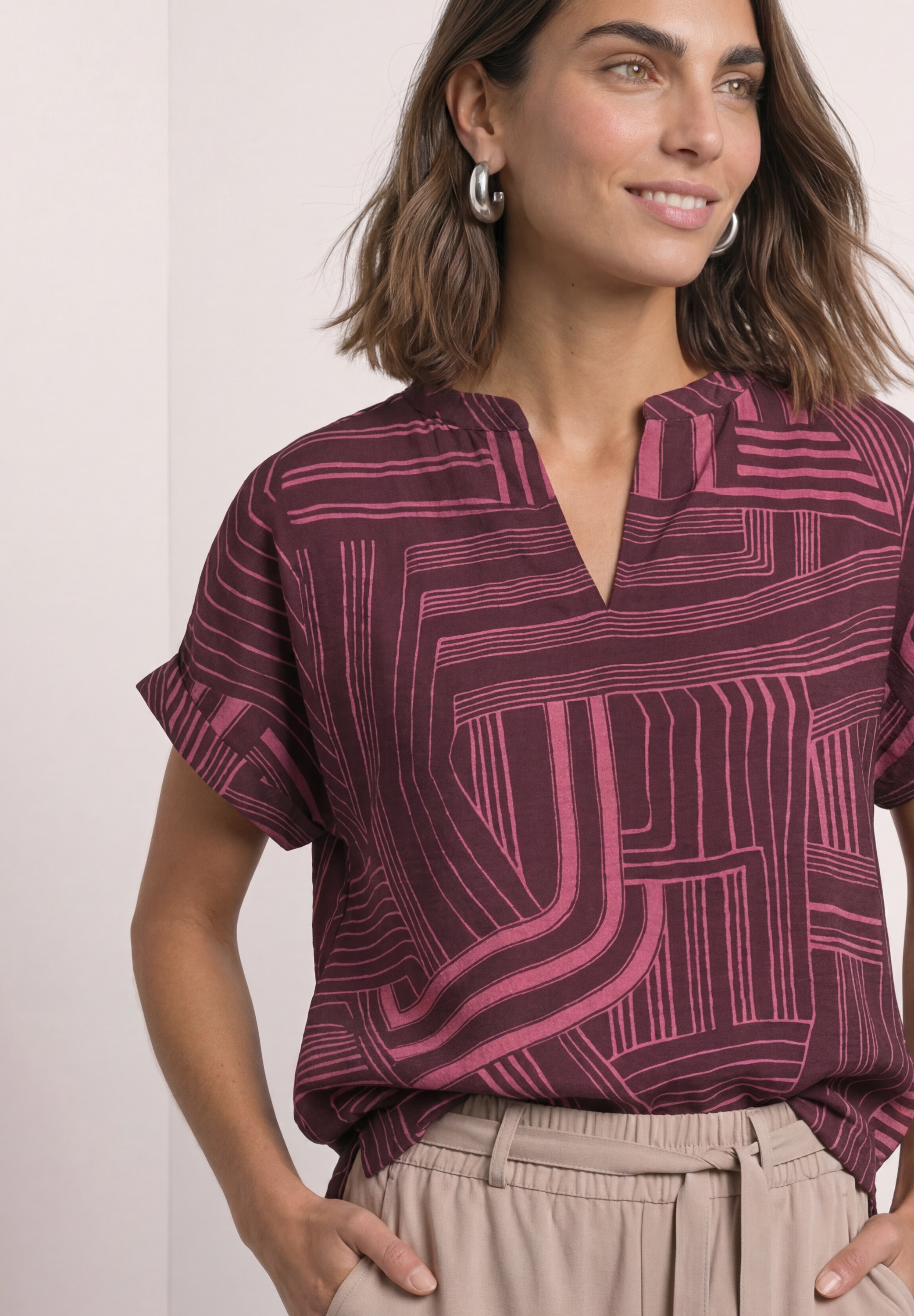 STREET ONE Kurzarmshirt Sommerbluse im Tunika-Look und mit grafischem Muster