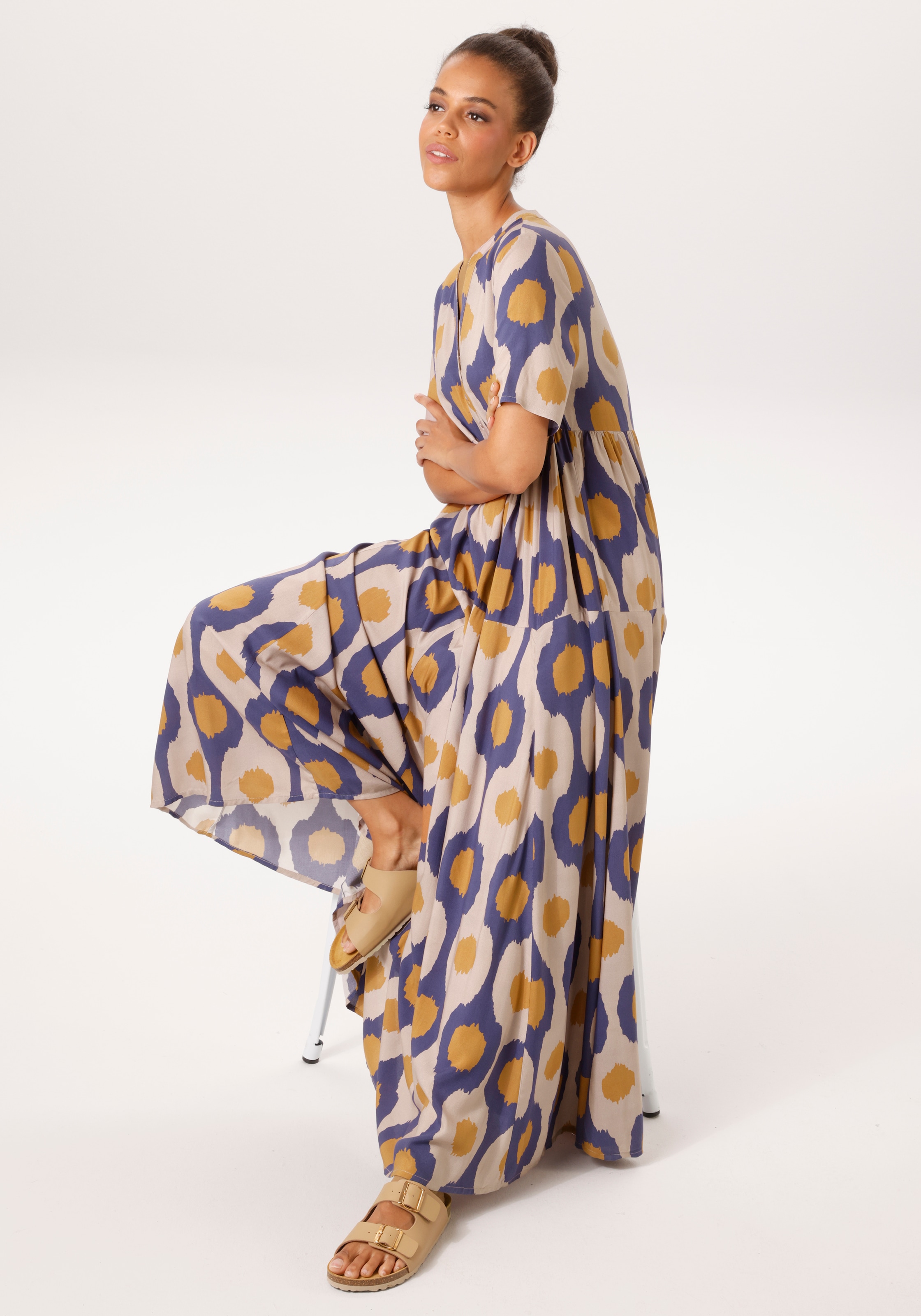 Aniston CASUAL Sommerkleid mit großflächigen, grafischen Druck