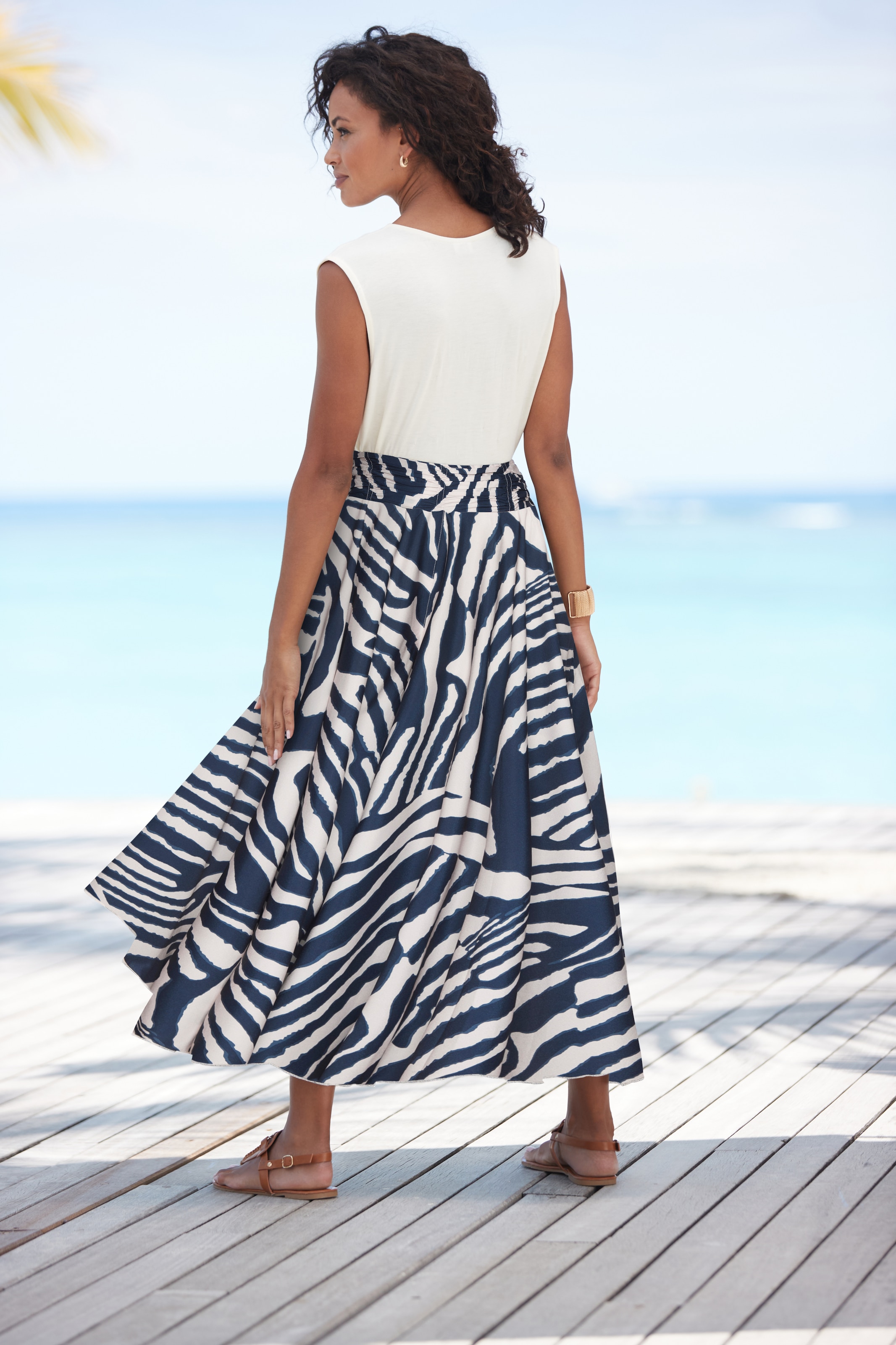 LASCANA Hosenrock »mit extra weitem Bein« mit Alloverdruck, Culotte, leichte Sommerhose, Strandhose, Schlupfhose