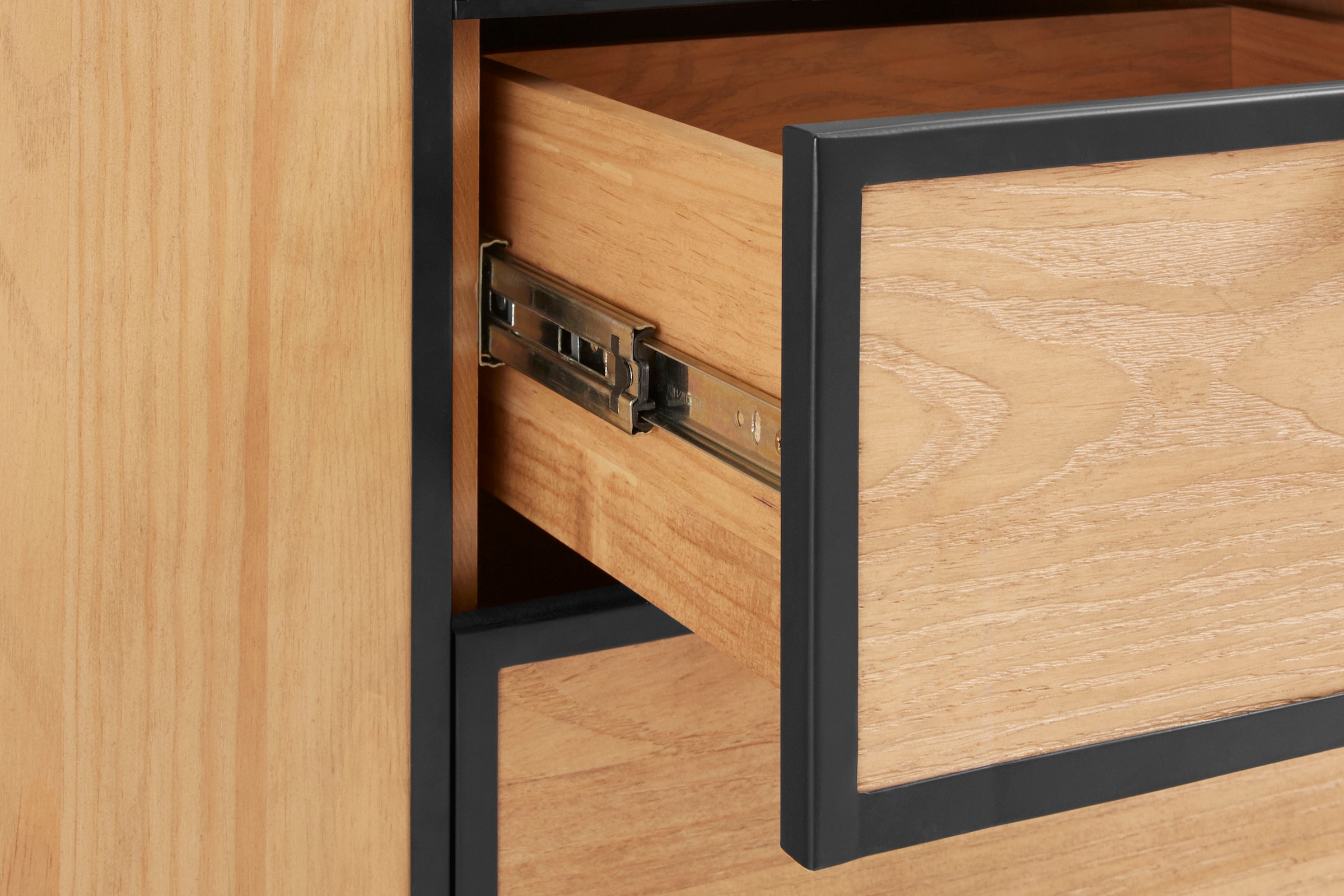 INOSIGN Sideboard »Malu«, Kommode mit Magnetverschluß an den Türen, aus massivem Kiefernholz