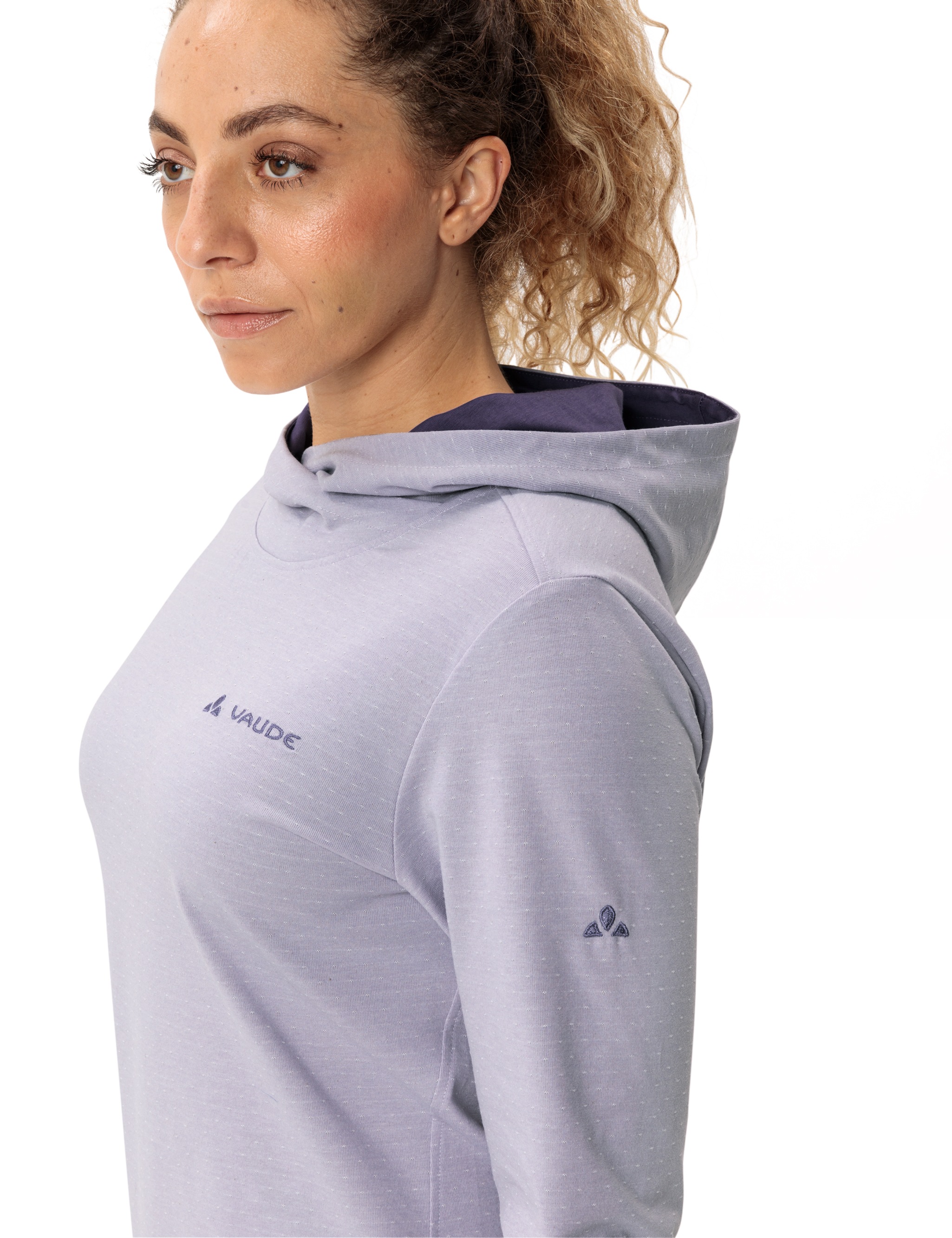 VAUDE Kapuzensweatshirt »WOMEN'S TUENNO PULLOVER«, (1 tlg.), Logoprägung auf dem Arm