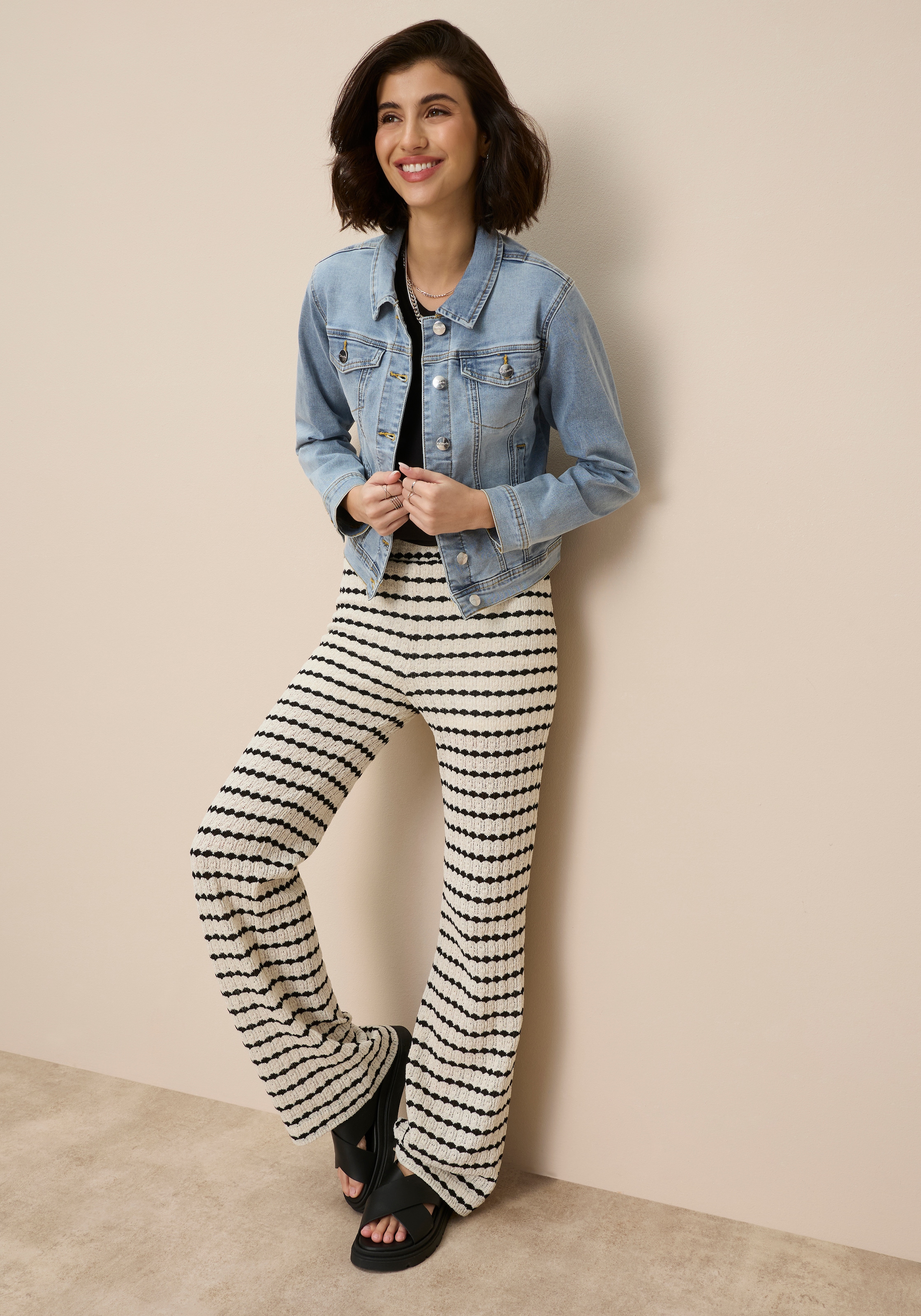 Tamaris Jeansjacke aus elastischem Denim-Material, mit Brusttaschen und Eingrifftaschen