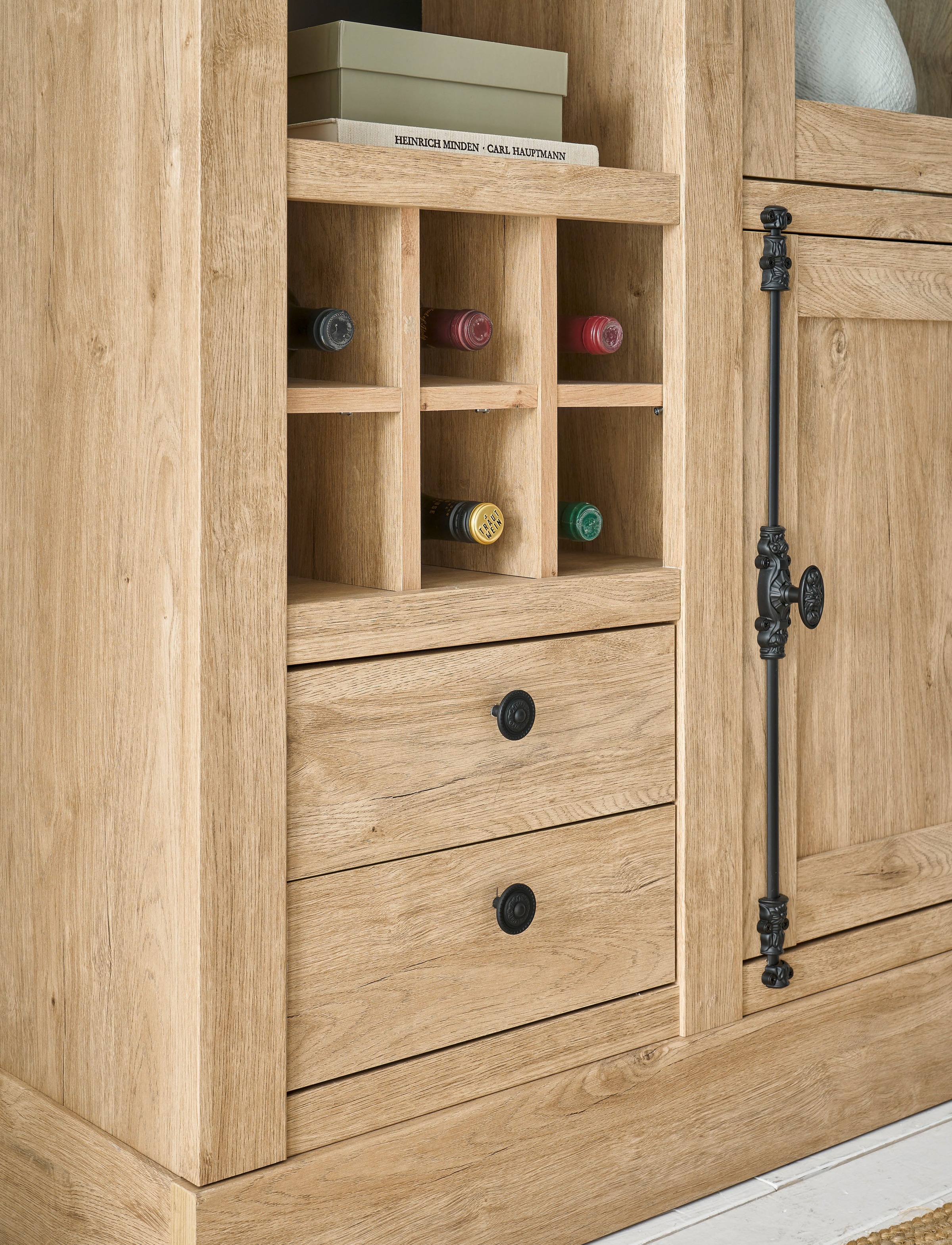 Home affaire Wohnwand »Cornwall, Anbauwand im Landhausstil, Wohnzimmer-Set, Eiche Dekor«, (Set, 4 St.), enthält Vitrine, Lowboard, Kommode, Wandboard, 382 cm breit