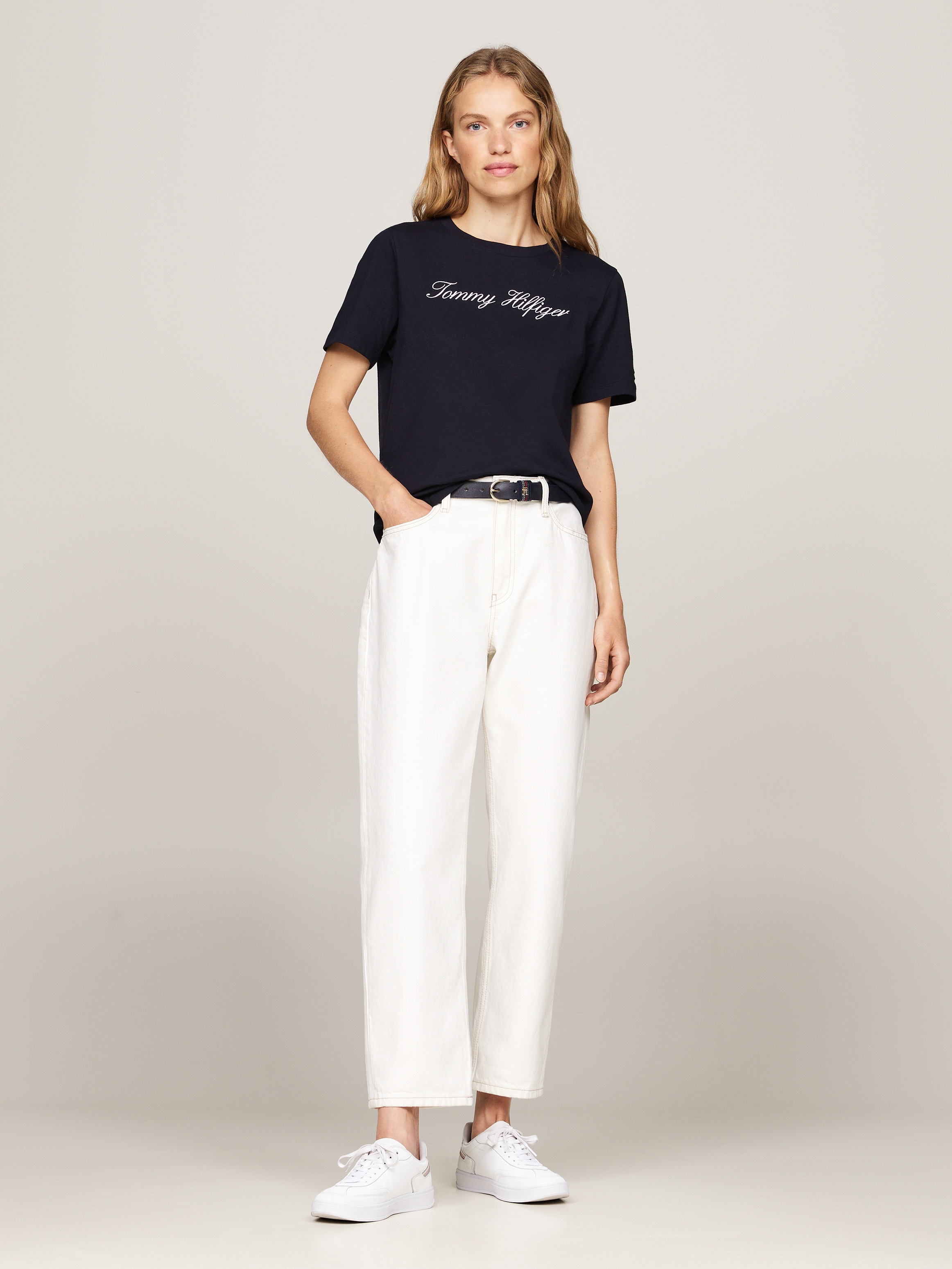 Tommy Hilfiger T-Shirt »NOS SCRIPT REGULAR C-NK SS«, Mit Rundhals und kontrastfarbenem Druck