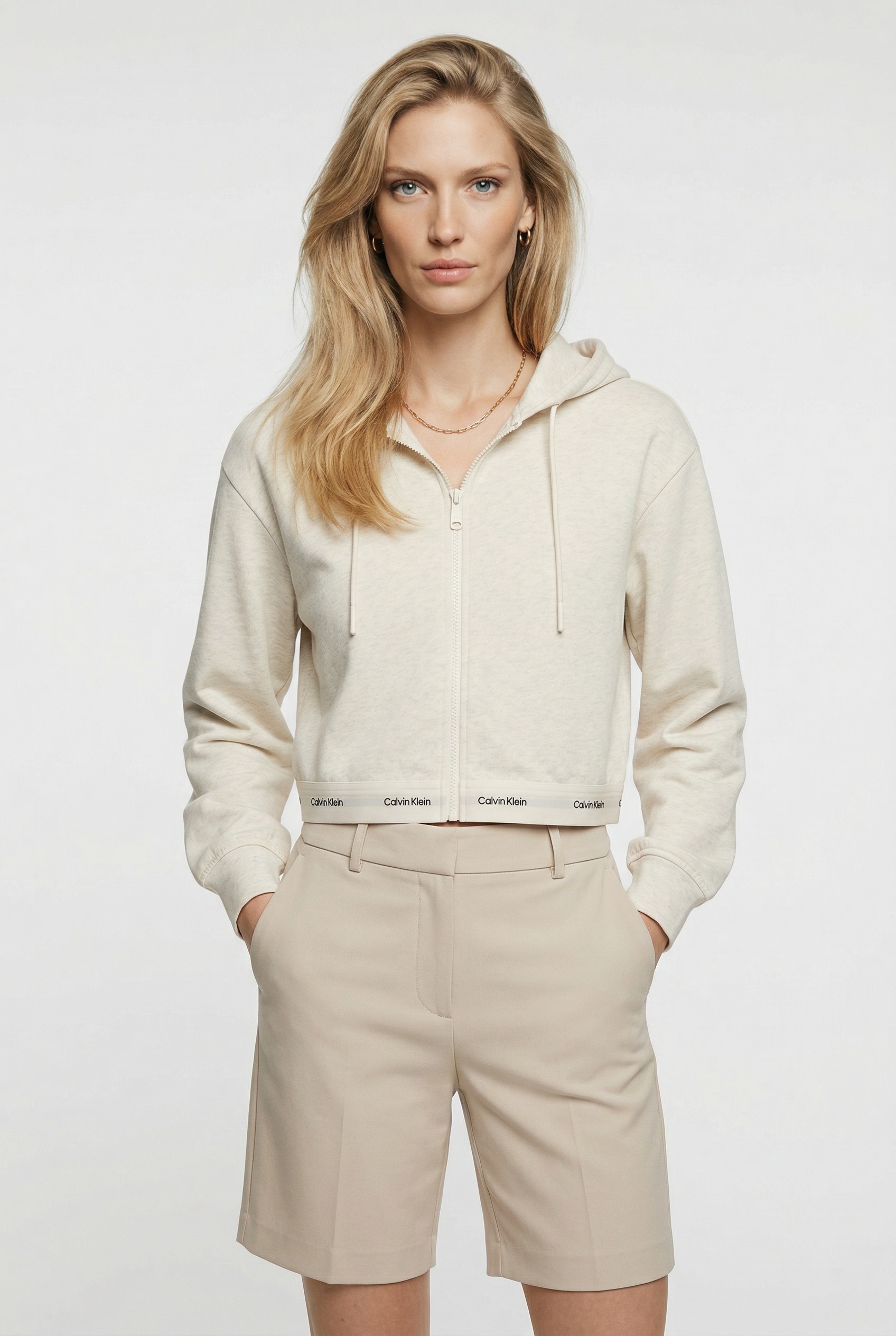 Calvin Klein Jeans Kapuzensweatjacke »LOGO WAIST CROPPED« mit Kapuze, kurze From, Logoschriftzug am Bund