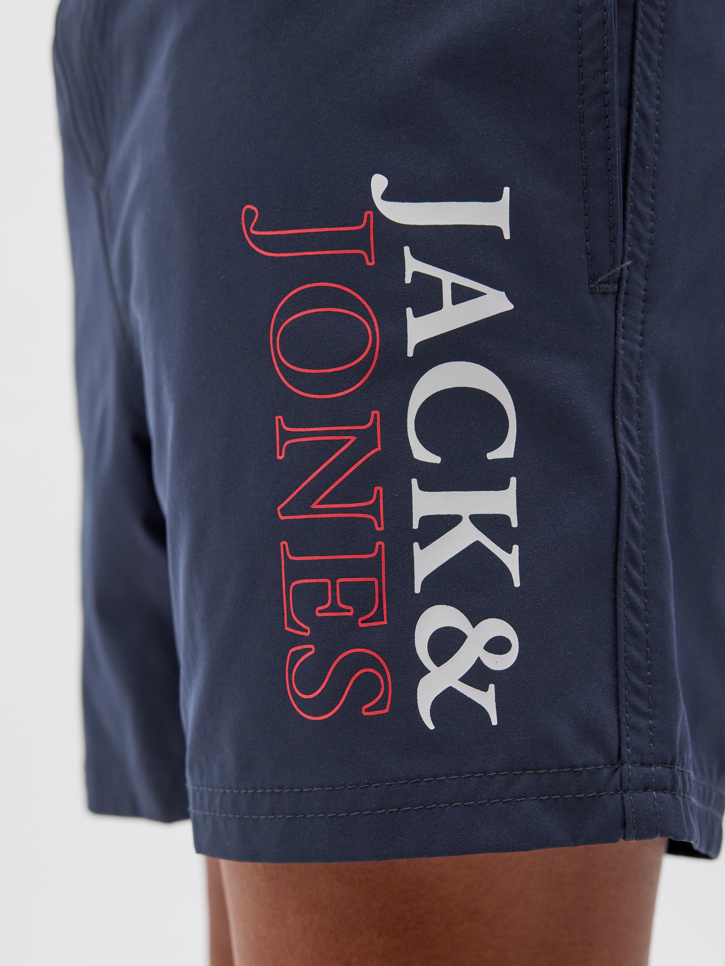 Jack & Jones Junior Badeshorts »JPSTMAUI JJSWIM DOUBLE LOGO AKM SN JNR«, mit coolem Logoprint auf dem Bein