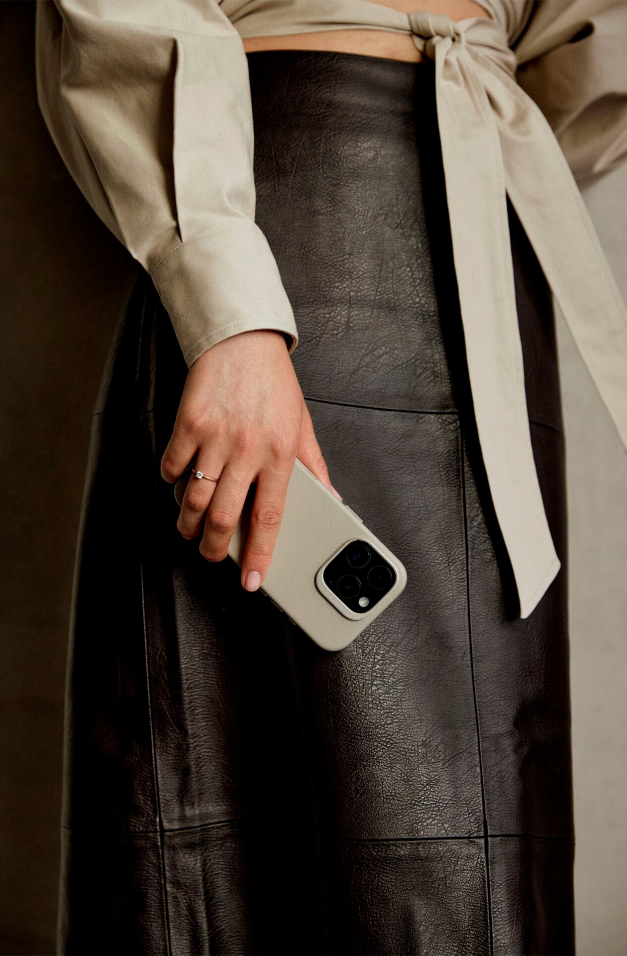 DECODED Smartphone-Hülle »AntiMicrobial Silicone Backc. iPhone 16 Pro Max« Smartphones