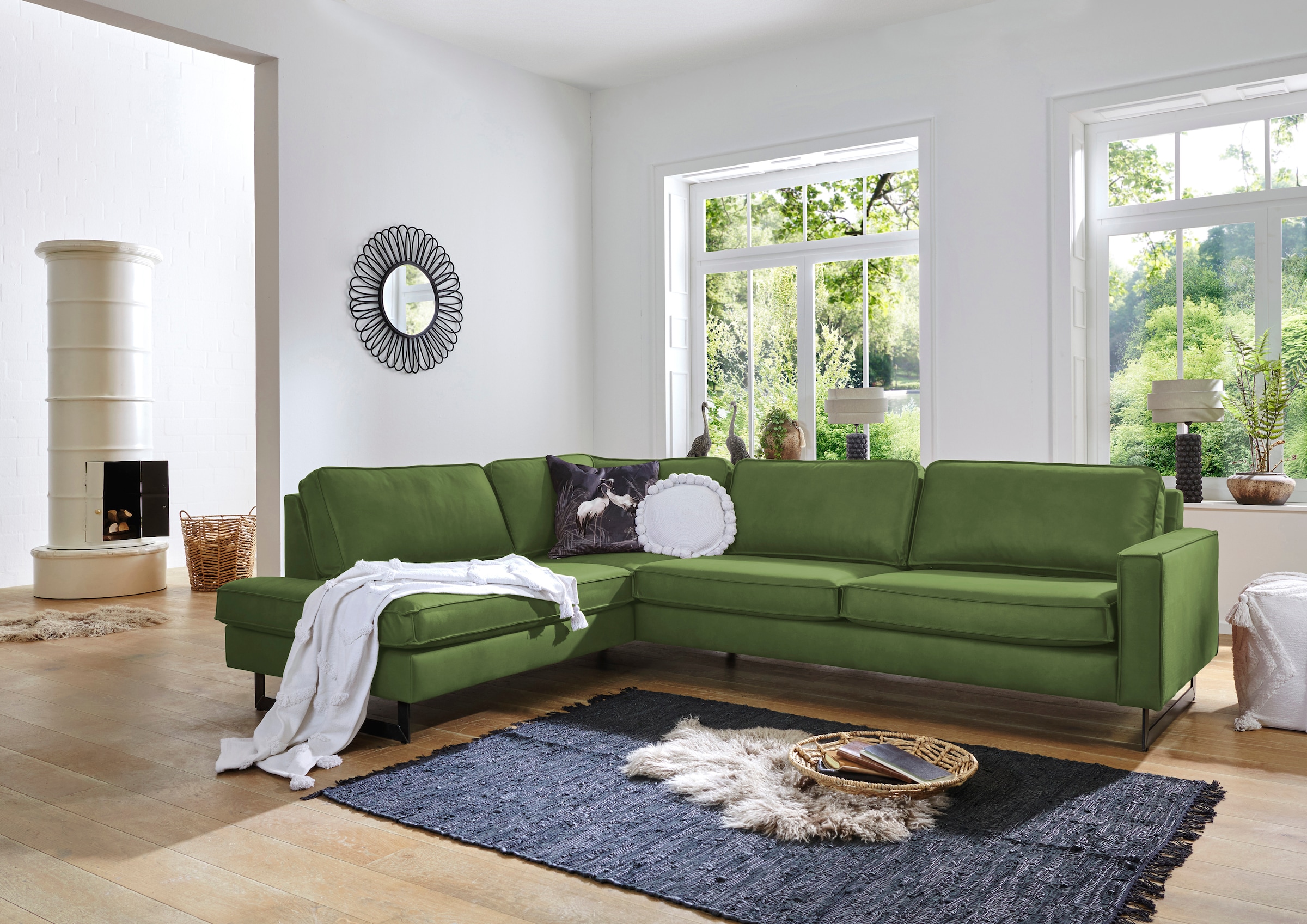 Places of Style Ecksofa »Pinto, 290 cm, Cord, Chenille, Lederoptik, Ottomane links / rechts«, mit Keder, schwarze Metallfüße, Wellenunterfederung