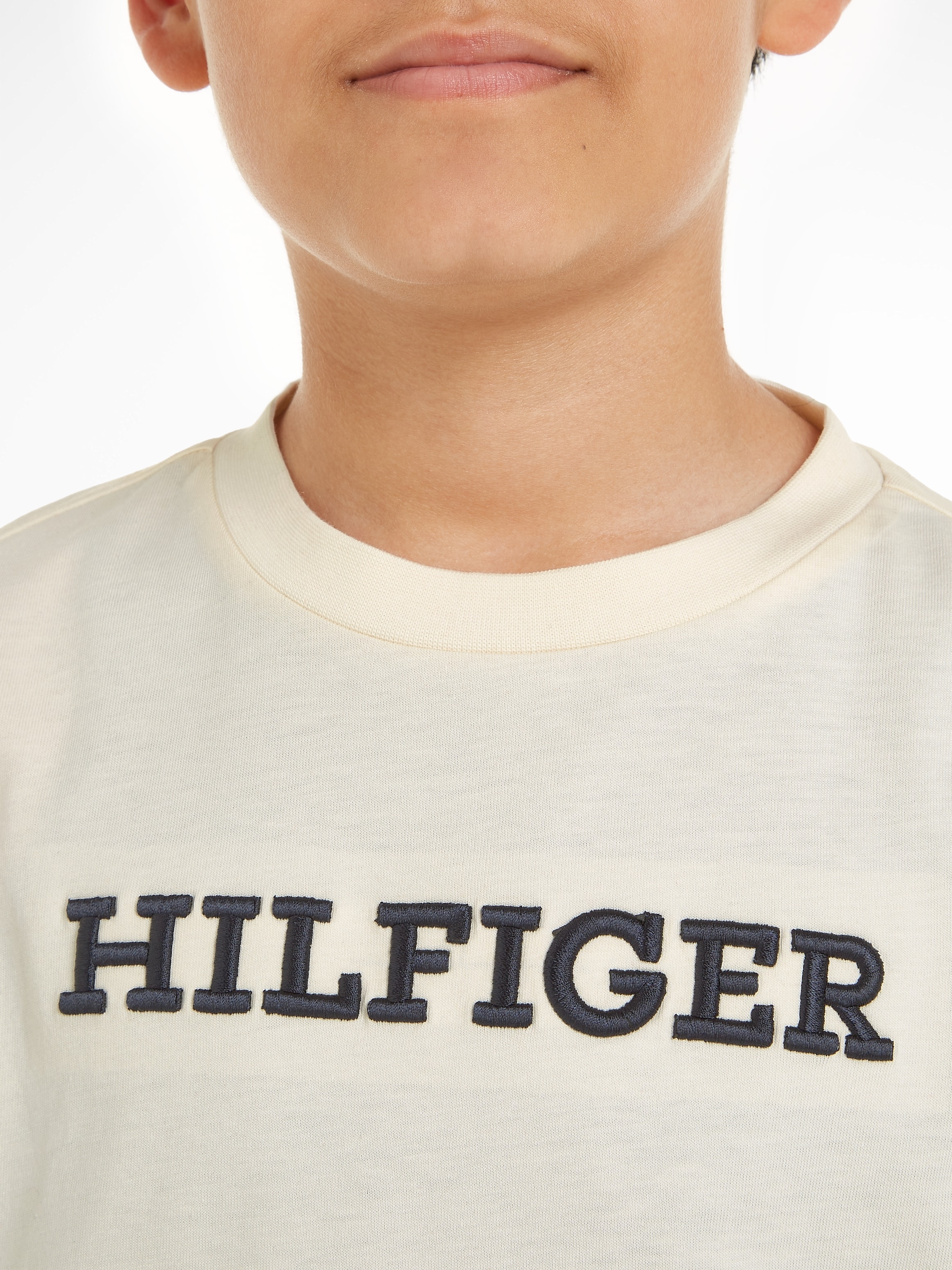 Tommy Hilfiger T-Shirt »U MONOTYPE TEE S/S«, mit großer Logo-Stickerei
