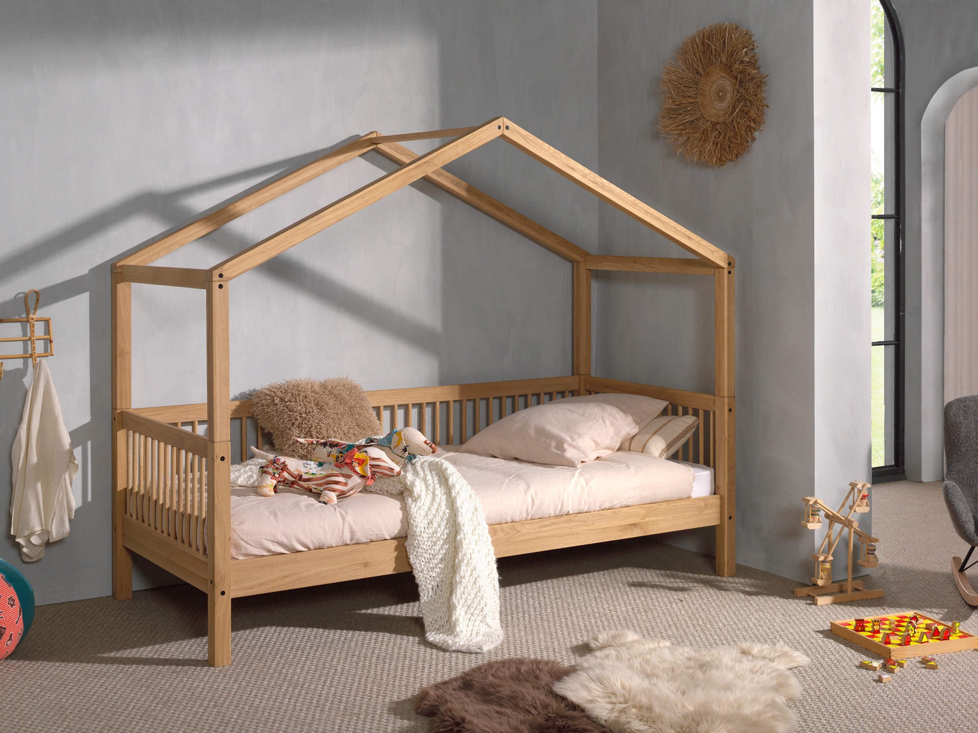 Home affaire Hausbett, (Made in Europe), aus massiver Eiche geölt, LF 90x200 cm, wahlweise mit Bettschublade