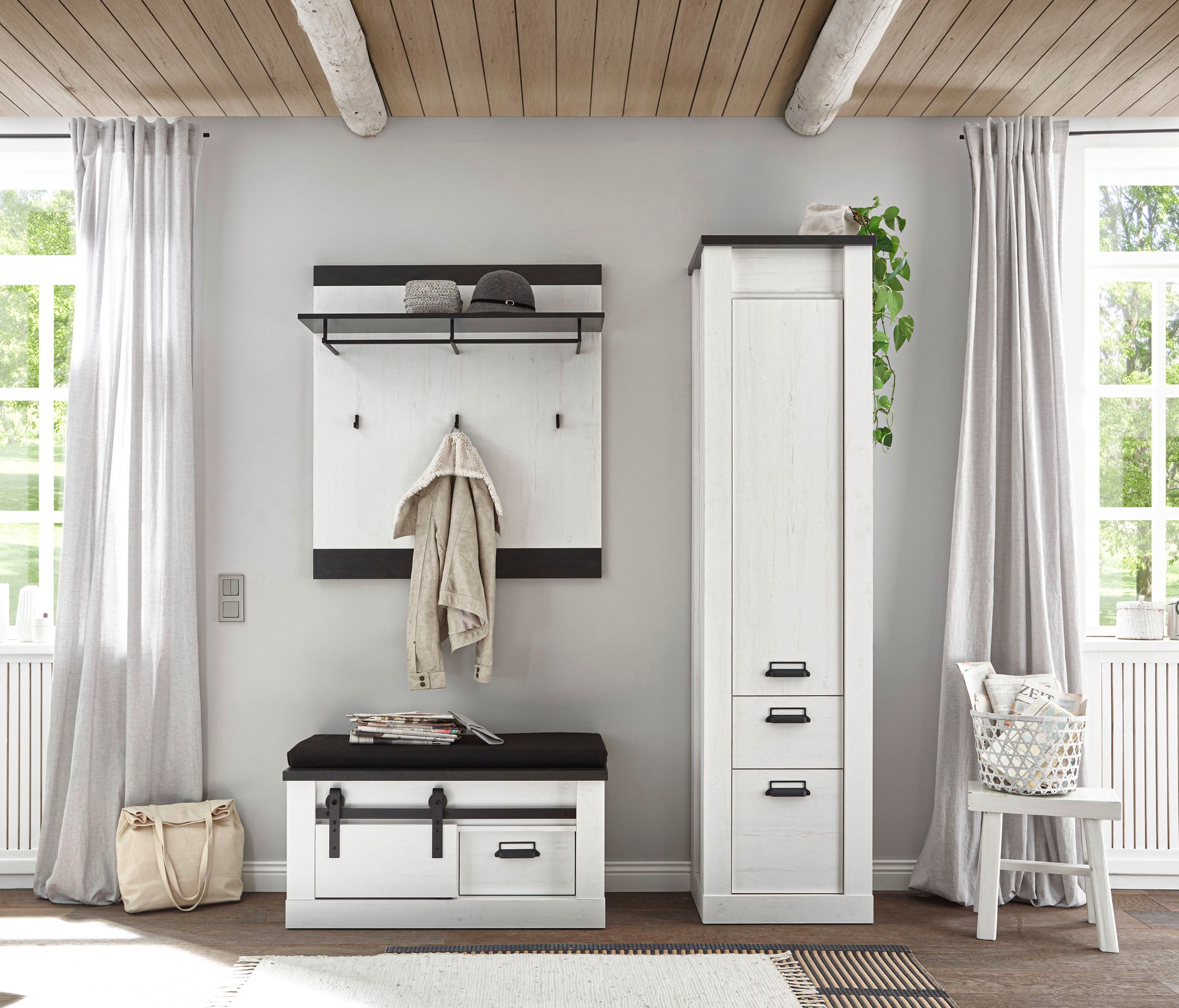 Home affaire Sitzbank "SHERWOOD" modernes Holz Dekor, mit Scheunentorbeschl günstig online kaufen