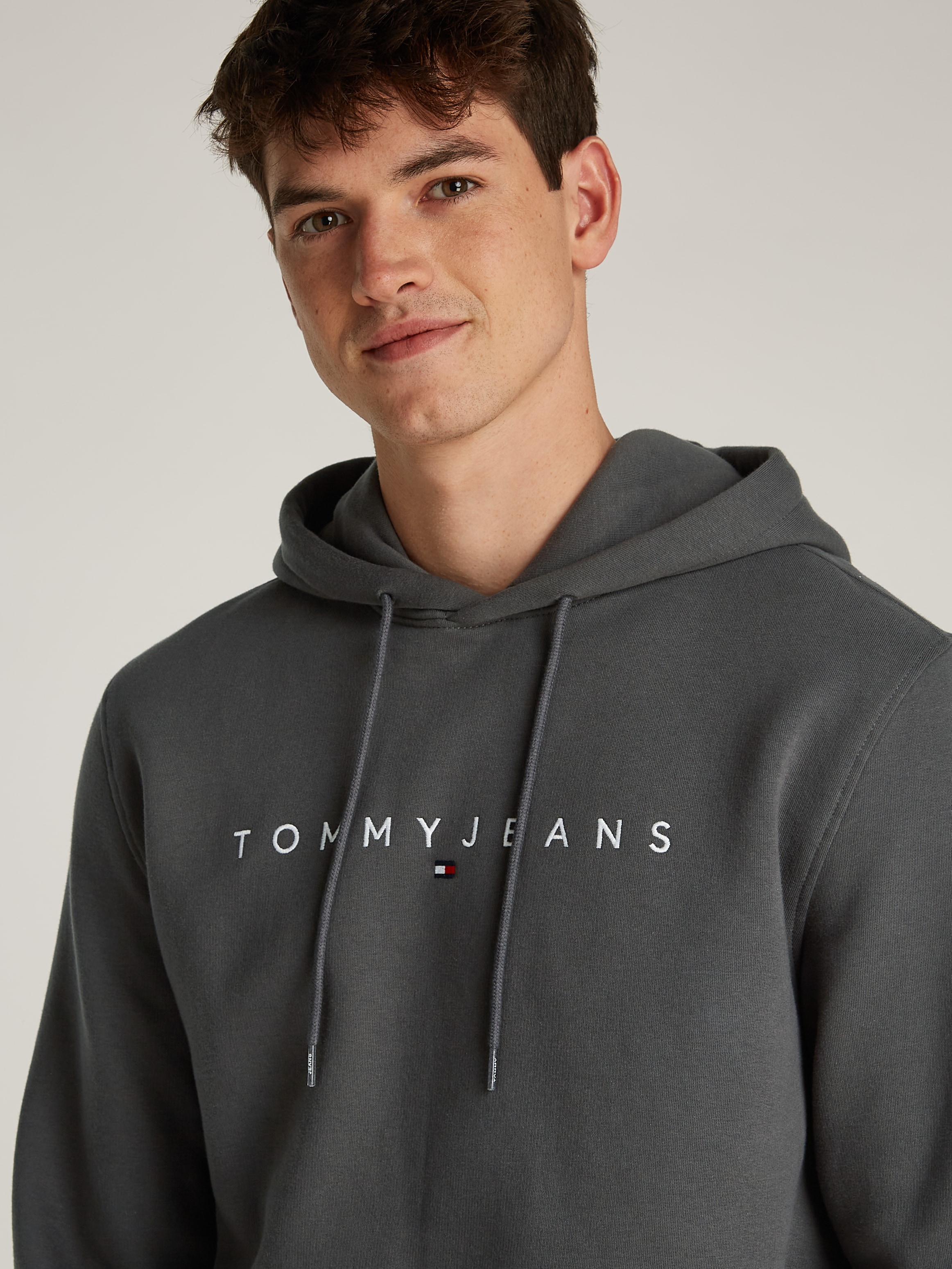 Tommy Jeans Plus Hoodie »TJM REG LINEAR LOGO HOODIE EXT«, in Große Größen, Logodruck