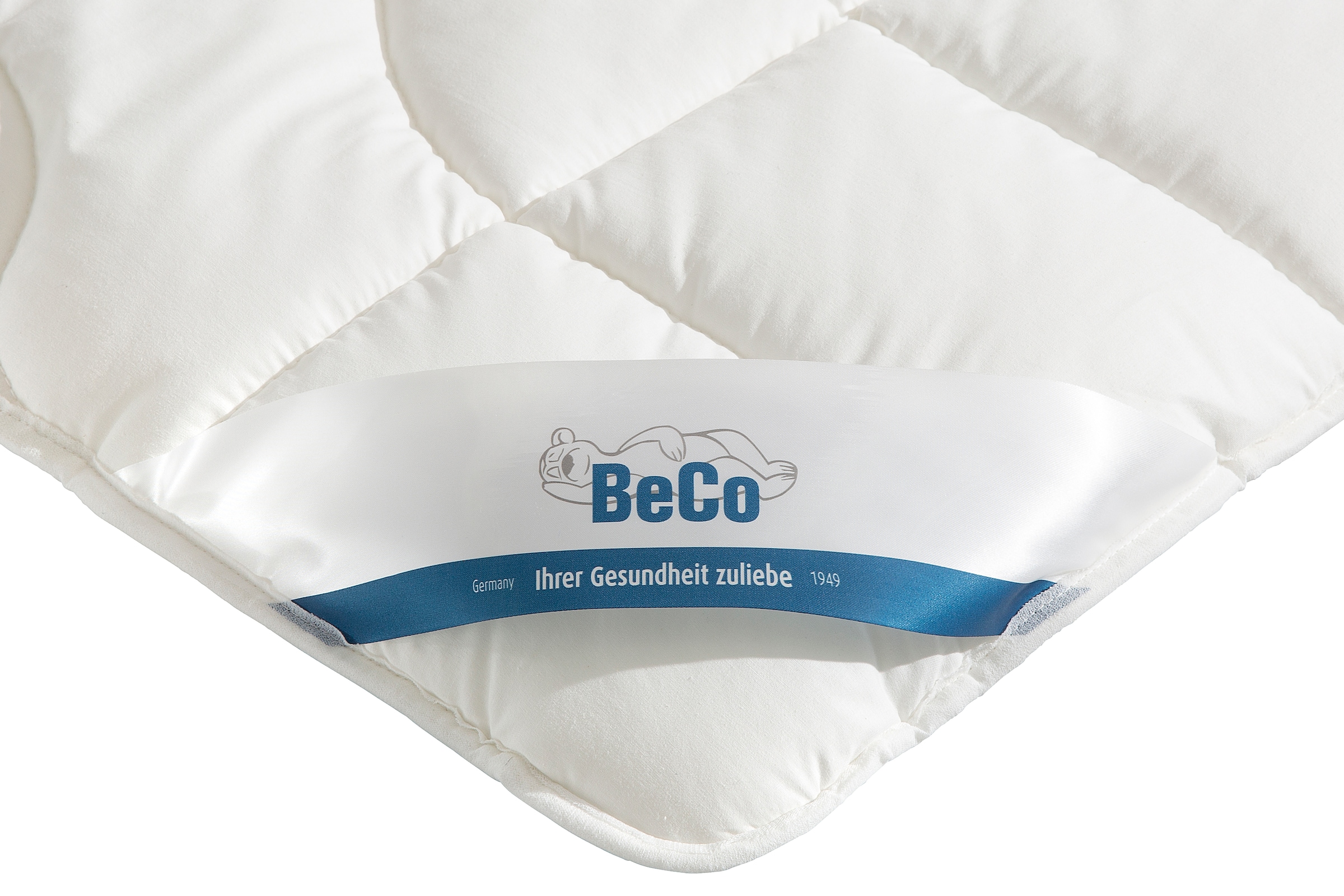 Beco Kunstfaserbettdecke »EcoWell Bettdecke mit "Blauer Engel" zertifiziert.«, warm, Füllung Klima-Hohlfaser, Bezug Bio-Baumwolle oder nachhaltiger Microfaser-Feinbatist uni, samtweich, (1 St.), Bettdecke in 2 Bezugsvarianten und in 4 Wärmeklassen!