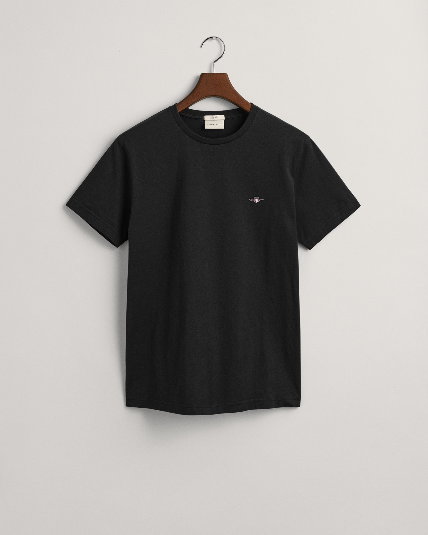 Gant T-Shirt »SLIM SHIELD SS T-SHIRT« mit Logostickerei auf der Brust