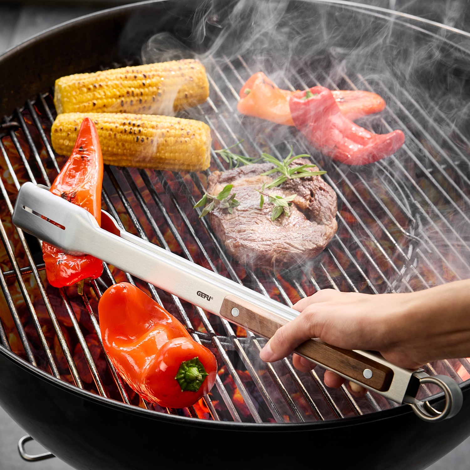 GEFU Grillzange »SERINO« Verrieglungsmechanismus mit integrierter Öse zum Aufhängen