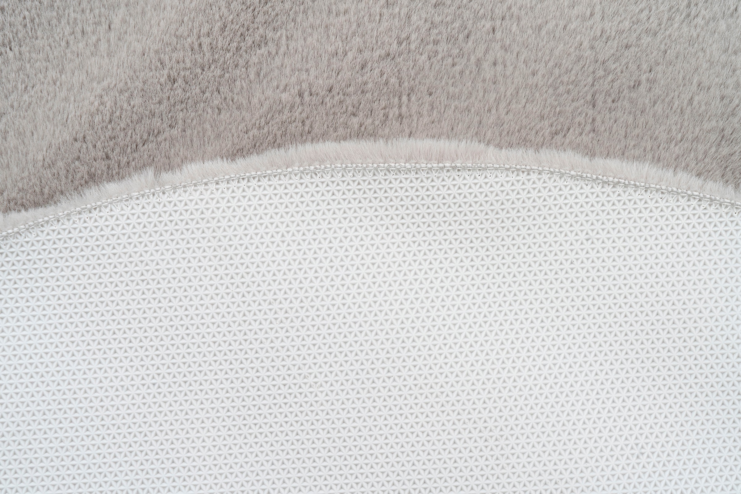 Kayoom Badematte »Rabbit Light«, rutschhemmend beschichtet, fußbodenheizungsgeeignet, weiche Kaninchenfell Haptik, Badezimmer, Kinderzimmer, Schlafzimmer