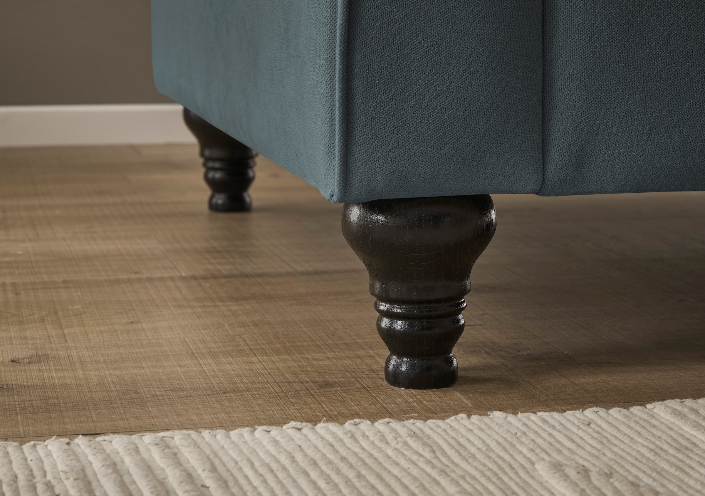OTTO home Sessel »Westminster mit hochwertigem Microfaserbezug, in 5 Farben verfügbar« Federkern-Polsterung, gedrechselter Fuß, inkl. Zierkissen