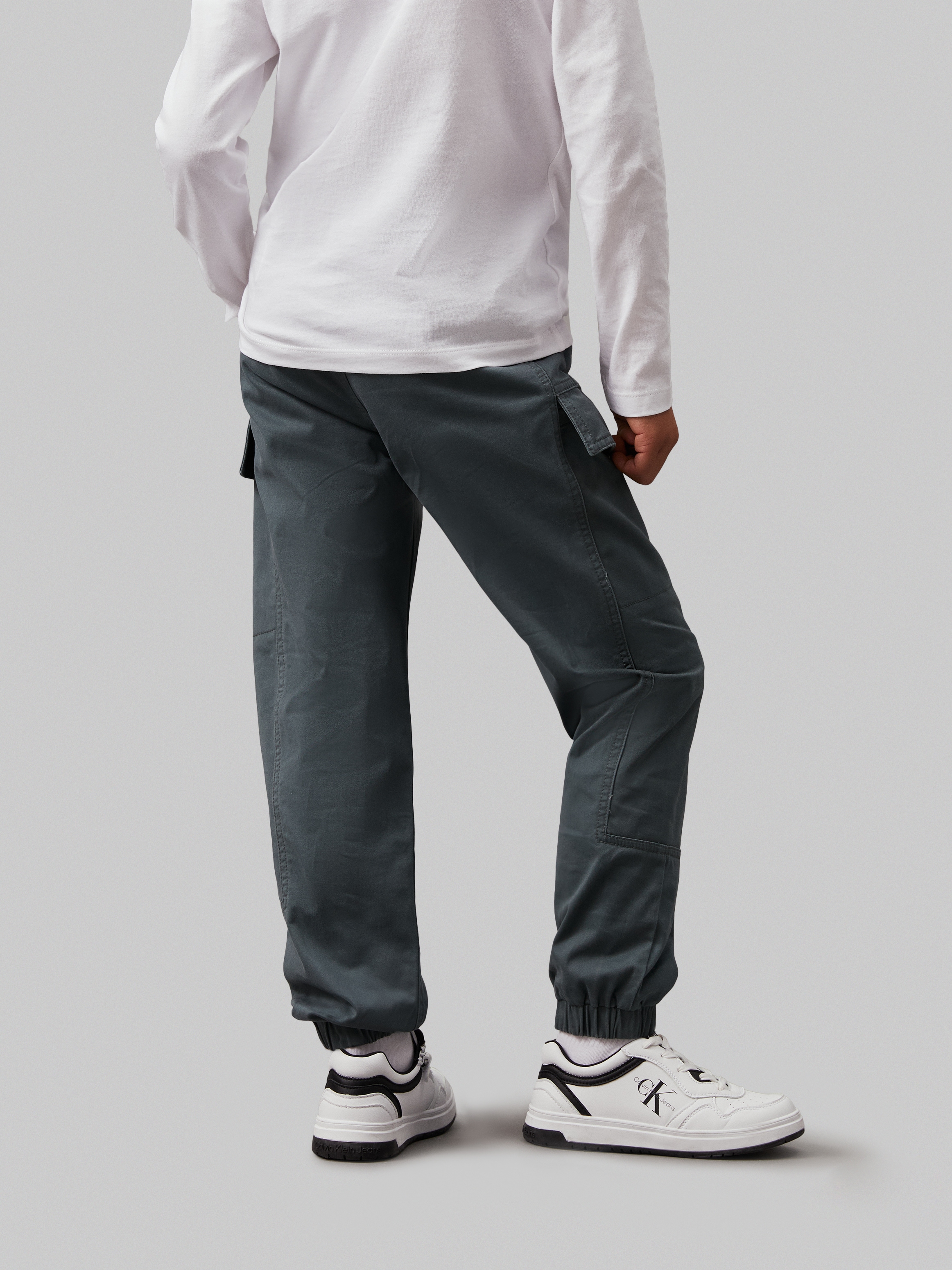 Calvin Klein Jeans Sweathose »ESSENTIAL WOVEN CARGO PANTS«, für Kinder bis 16 Jahre mit Markenlabel