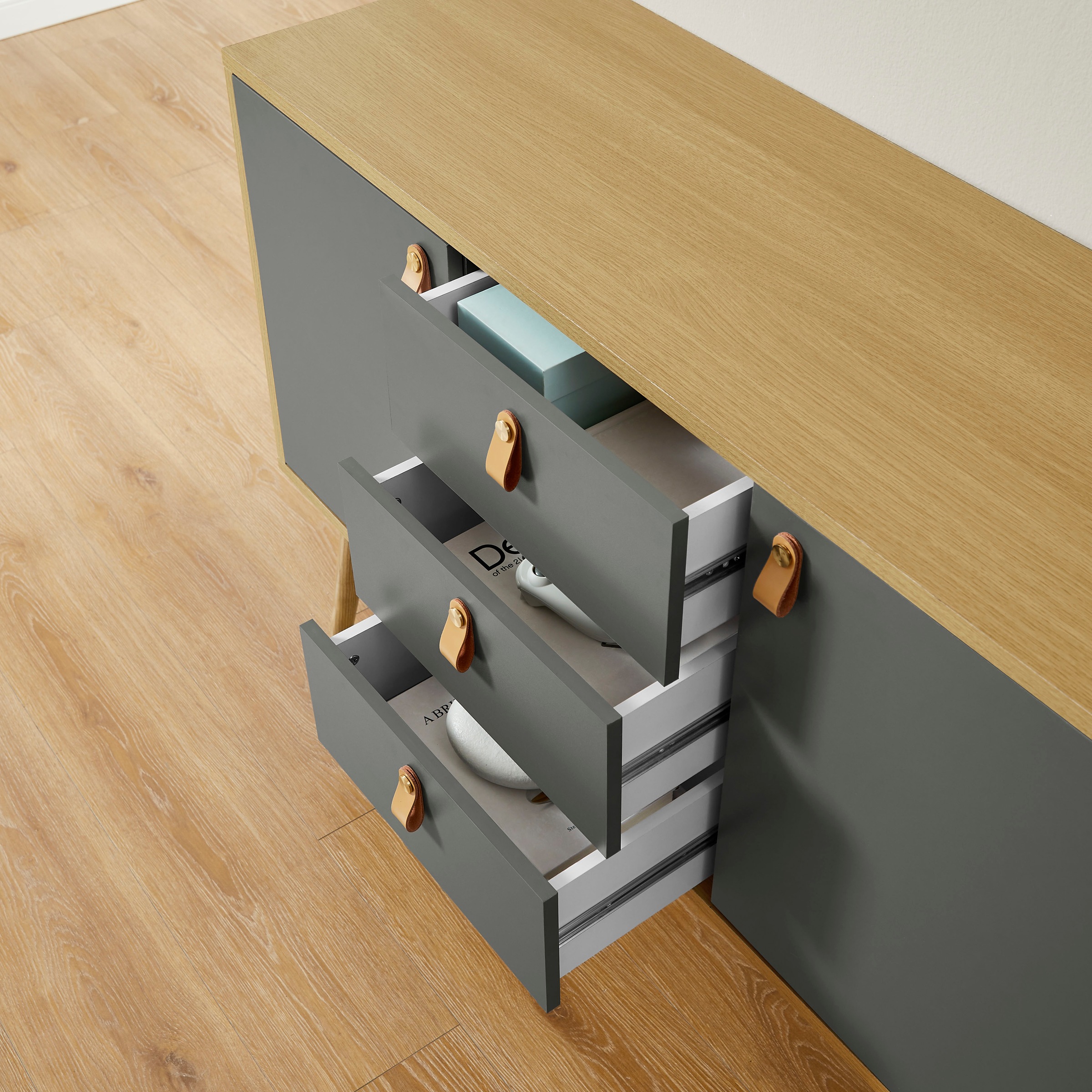 Leonique Sideboard »Avril« Korpus aus Melamin & MDF, ABS-Kunststoff Kanten, Soft-Close-Funktion