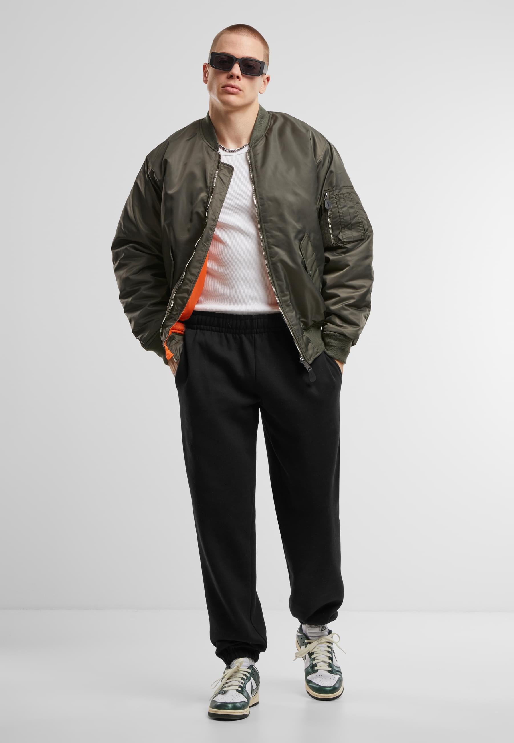 URBAN CLASSICS Jogginghose »Urban Classics Basic Loose Sweatpants«