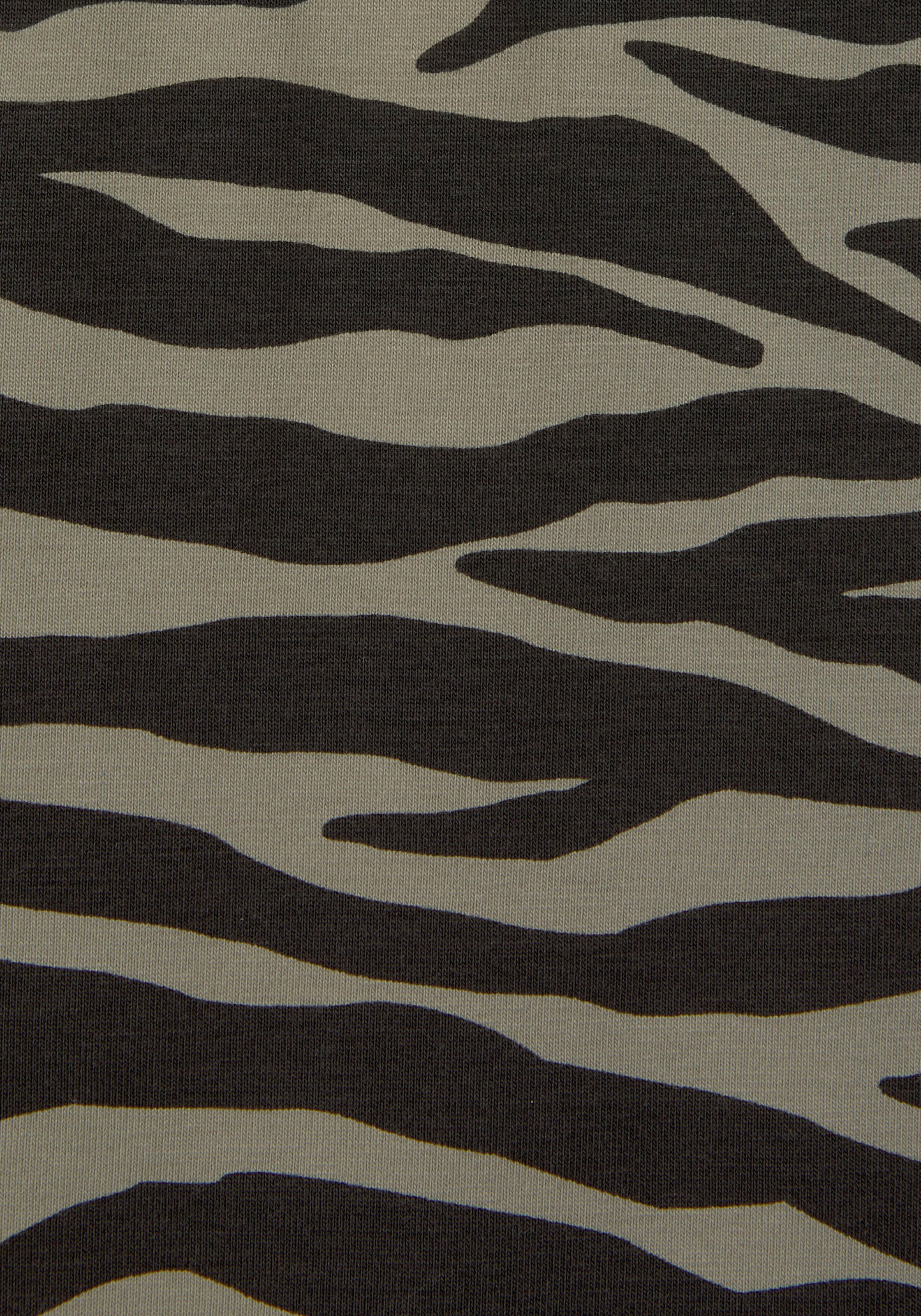 LASCANA Rundhalsshirt, mit Animal-Print