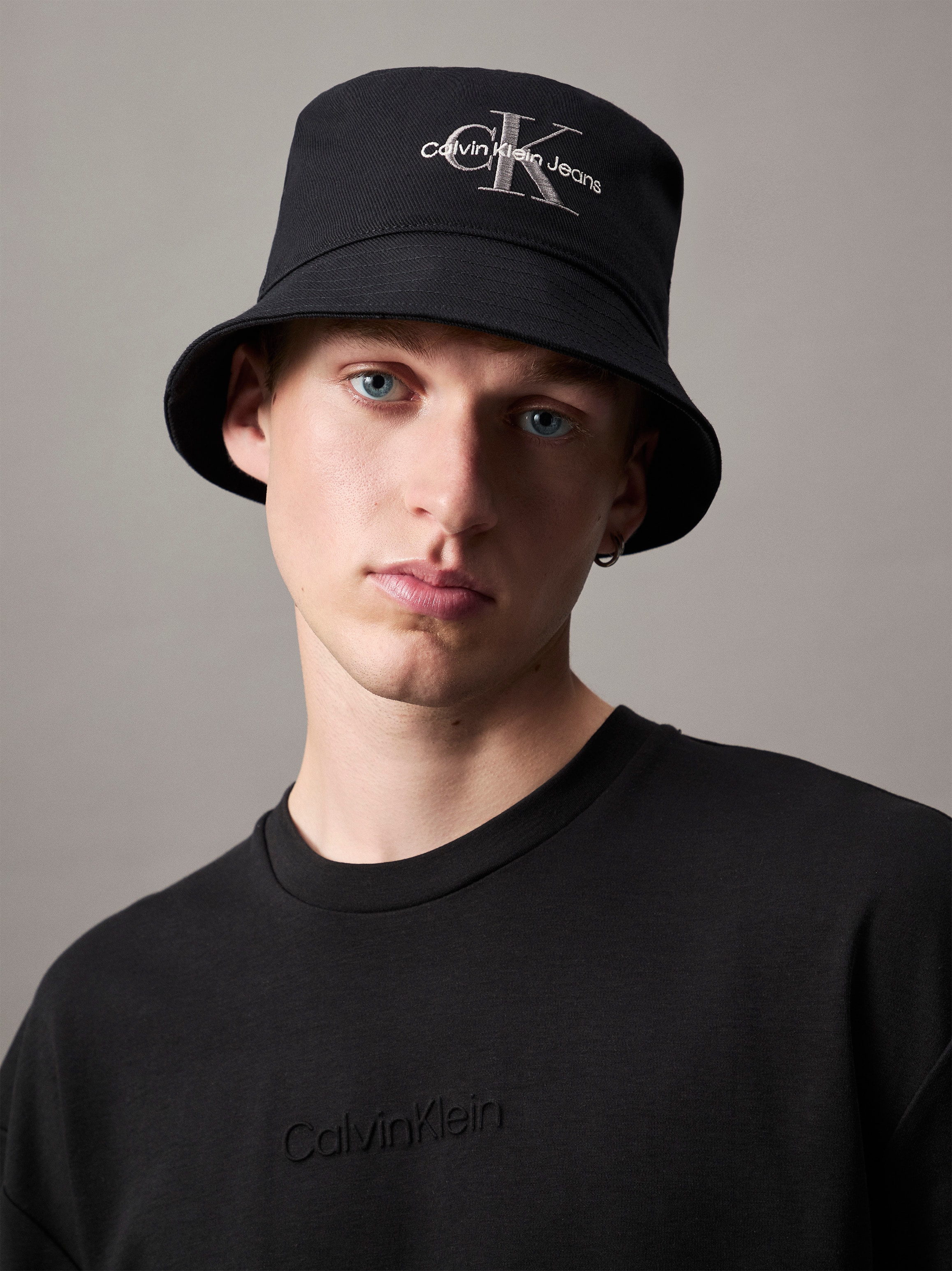 Calvin Klein Jeans Fischerhut »MONOLOGO EMBROIDERY BUCKET HAT«