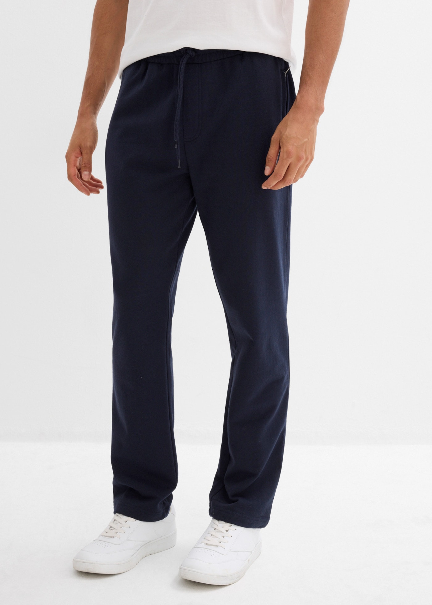 bonprix Jogginghose  mit Reißverschlusstaschen, aus Baumwolle und Polyester, Regular Fit
