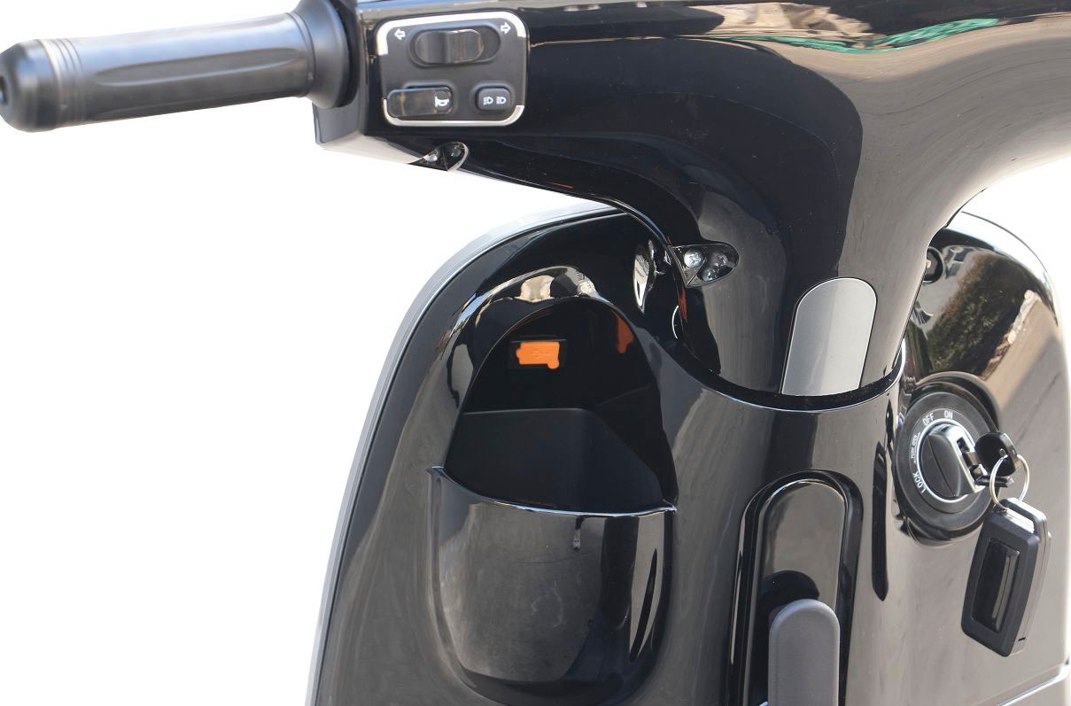 GreenStreet E-Motorroller »HYPE 3000 W 85 km/h inkl. Topcase«, bis zu 90 km Reichweite, mit USB-Anschluss und Keyless-System
