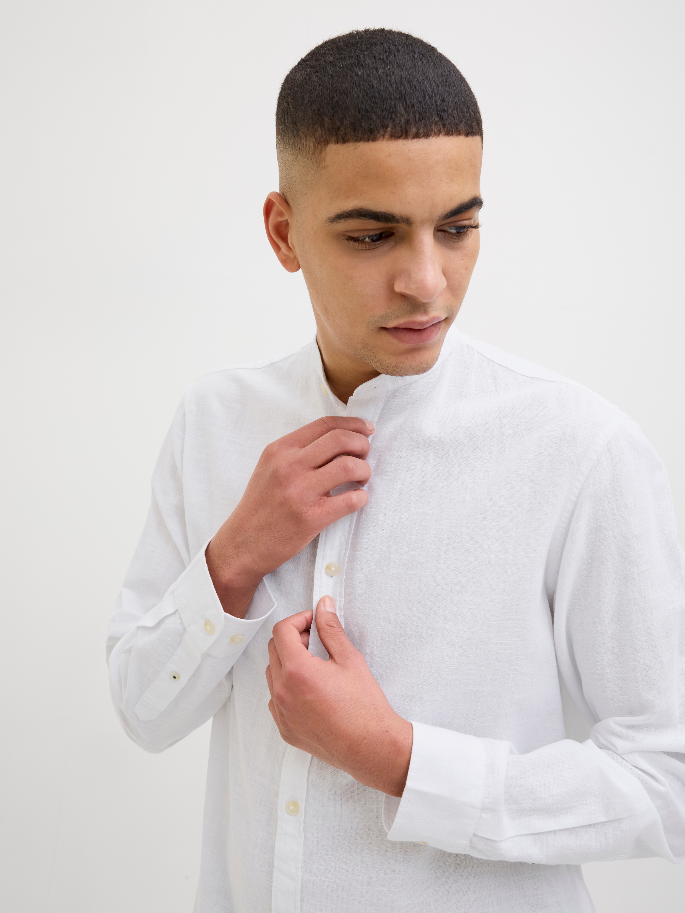 Jack & Jones Langarmhemd »JJESUMMER BAND SHIRT LS SN«, mit Bandkragen