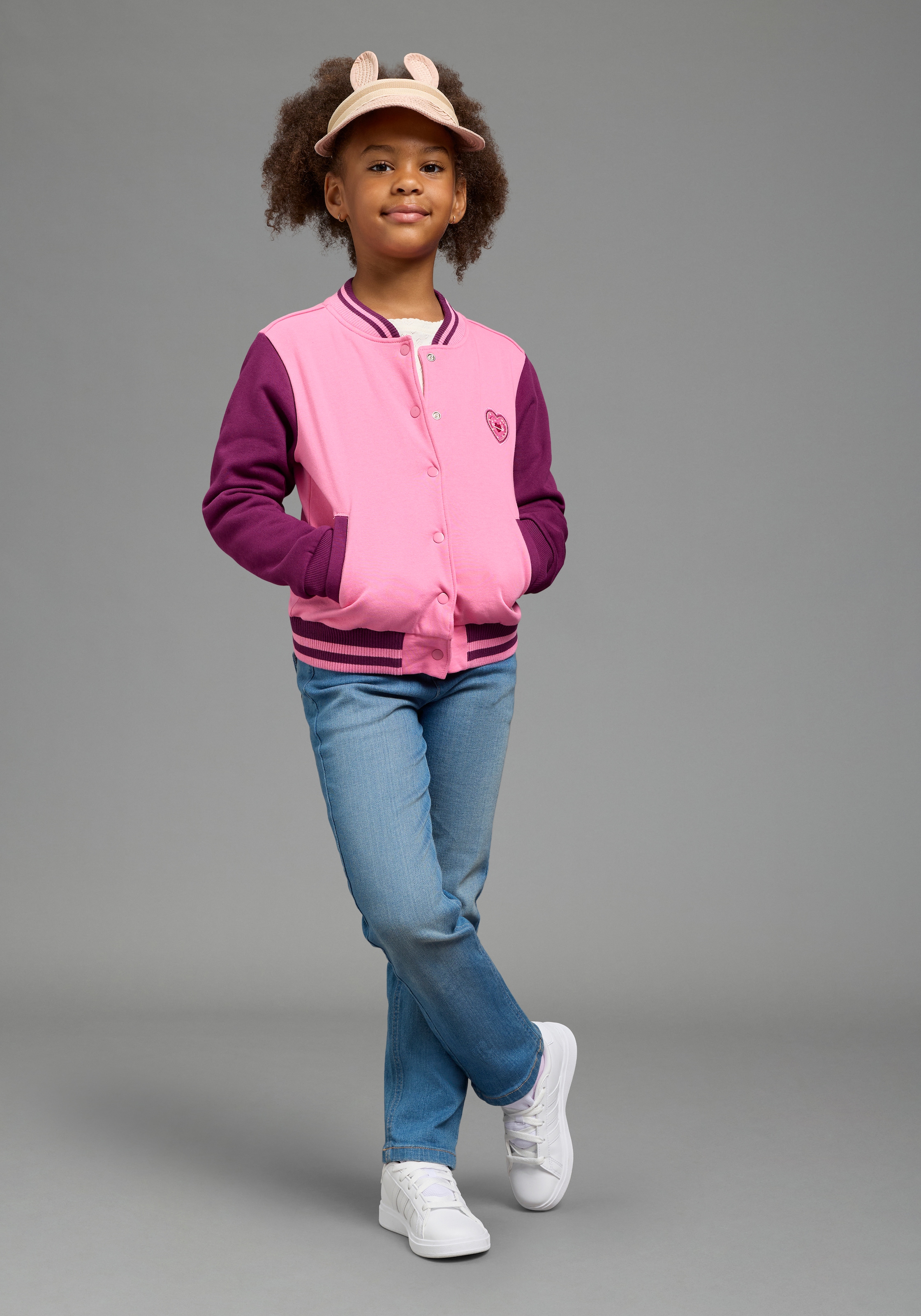 Scout Sweatjacke »College-Sweatjacke mit Badge - NEU von SCOUT« mit UV-Schutz, aus angerauter Baumwolle, hüftlange Basic-Passform