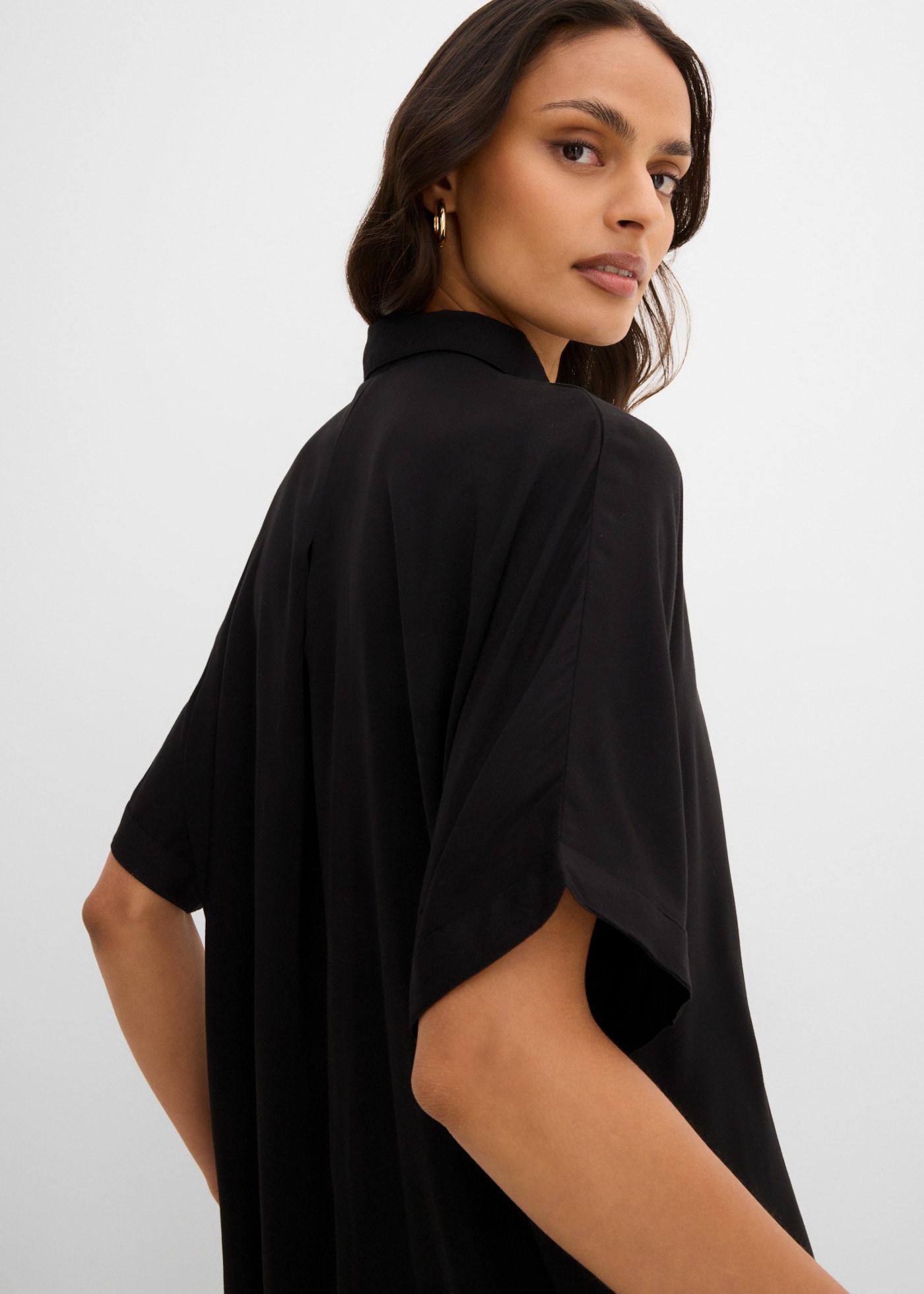 bonprix Blusenkleid Eingrifftaschen für den Alltag, aus Viskose, Oversize Passform, mit Knopfleiste