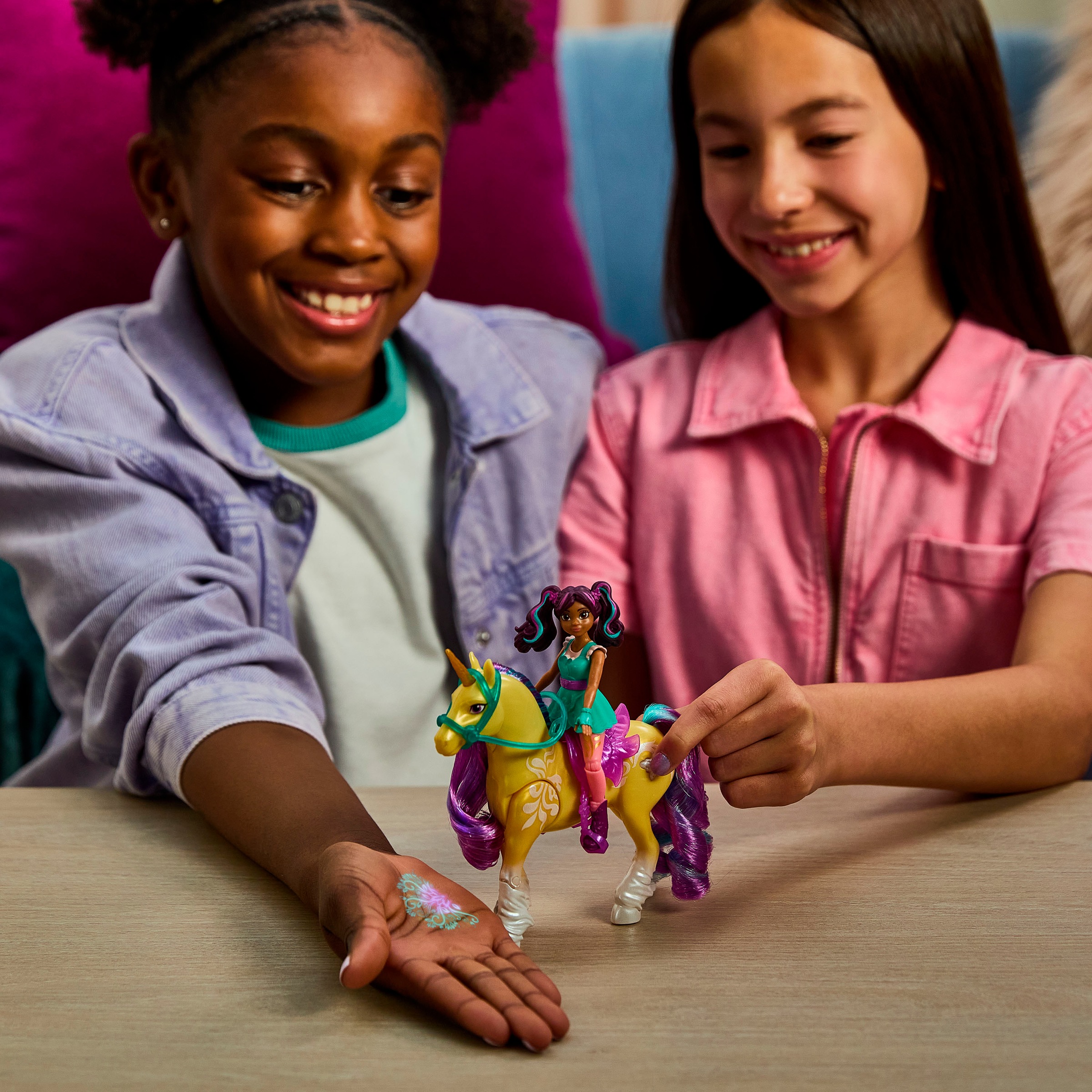 Spin Master Anziehpuppe »Unicorn Academy - Ava & Pflanzen-Magie Leaf«, mit echter Mähne und Leuchteffektt