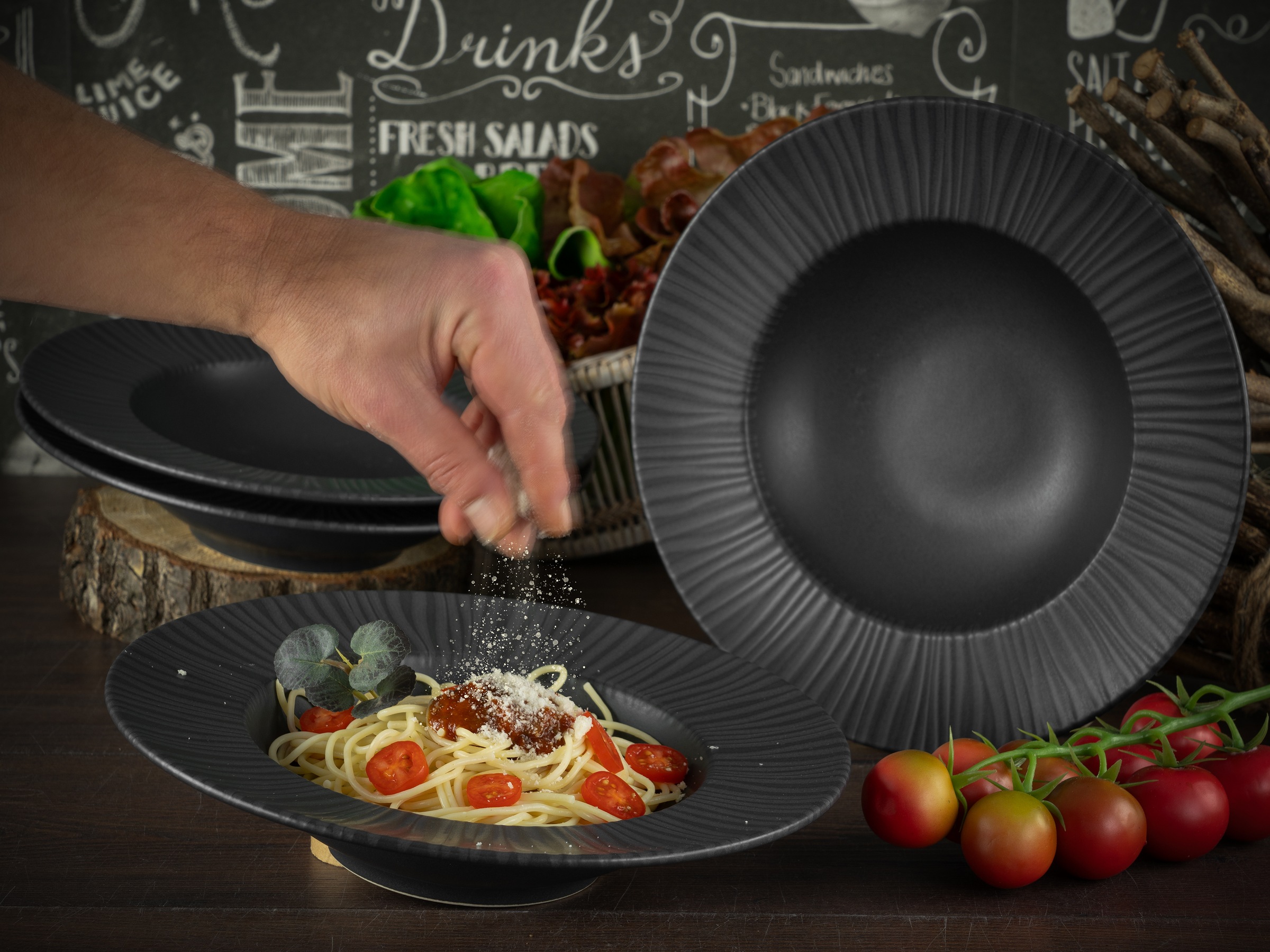 CreaTable Pastateller »Vesuvio Black, Pasta Gourmetteller Set 4-tlg«, (Set, 4 St.), Seidenmatte Spezialglasur, Ausdruckstarkes Relief