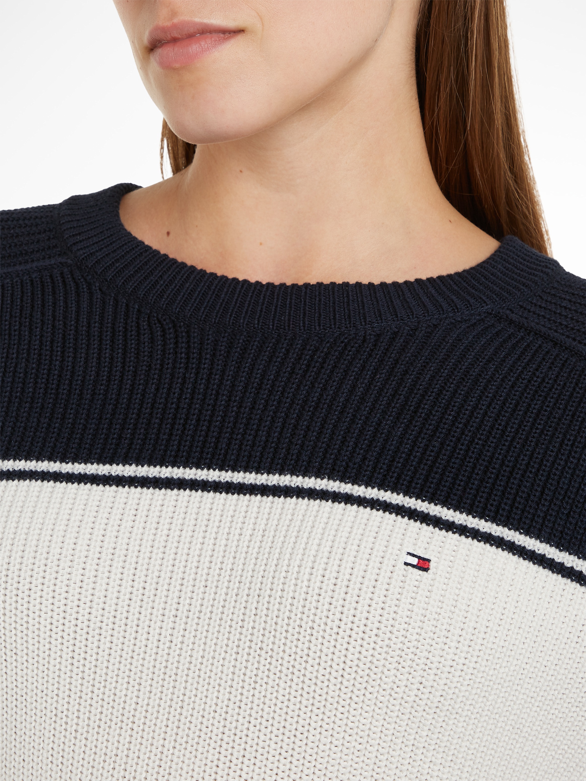 Tommy Hilfiger Rundhalspullover, (Global Serie TH WOMEN), mit Logostickerei