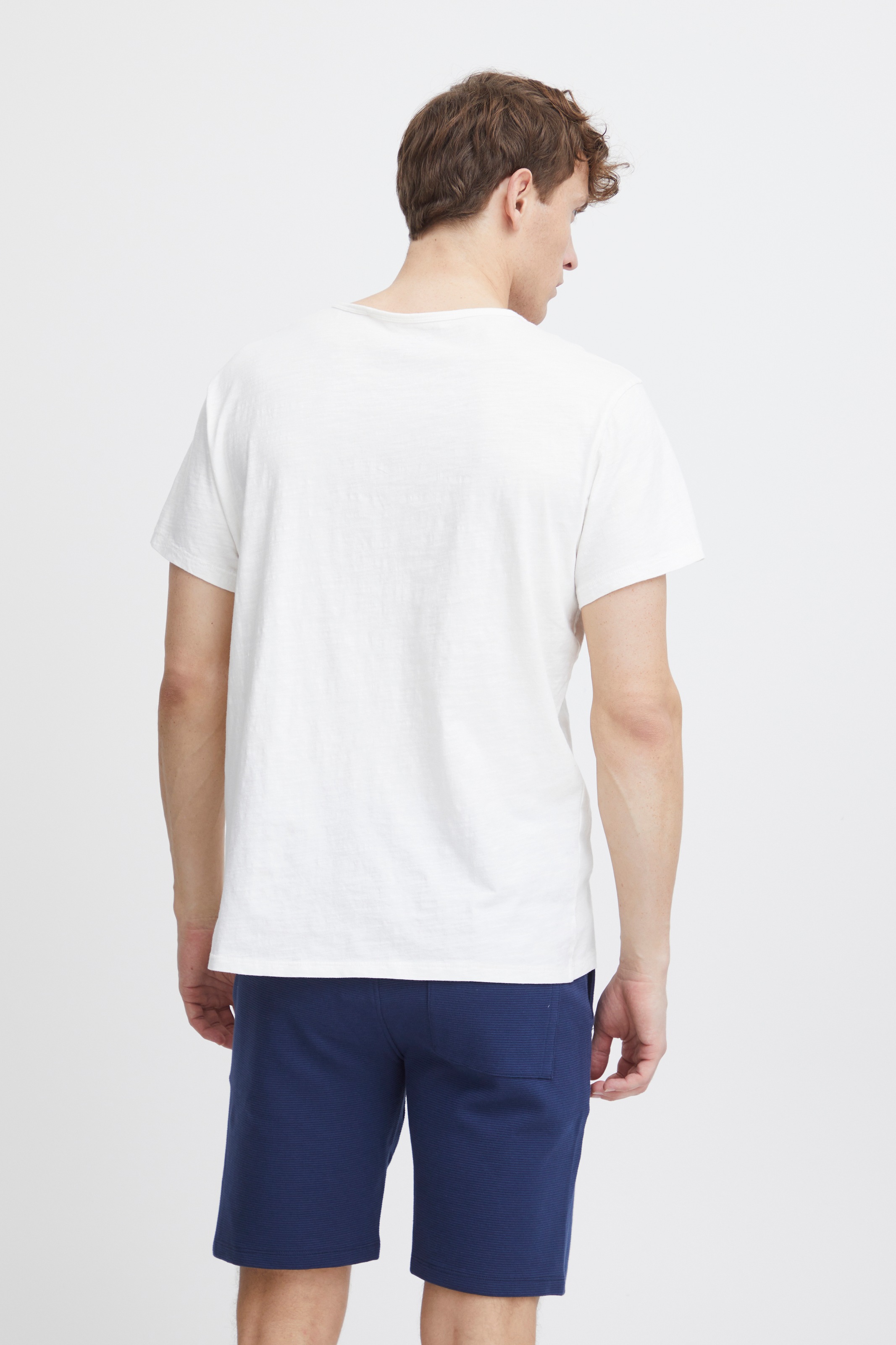 Blend T-Shirt »BHAshton split neck tee« mit Deko-Knopfdetail am Ausschnitt